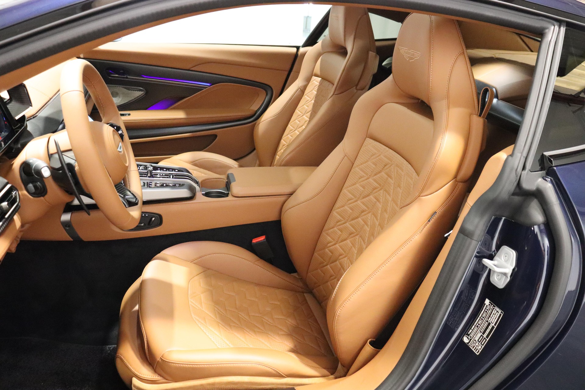 ASTON MARTIN Vanquish 5.2 V12 Bi-Turbo-showroom-element-3