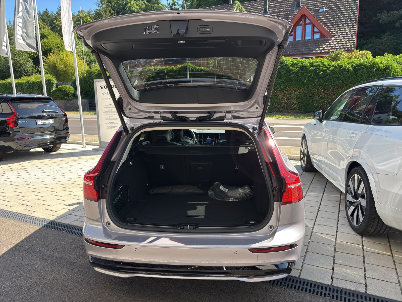 VOLVO V60 2.0 T8 TE Ultra Dark eAWD-image-11