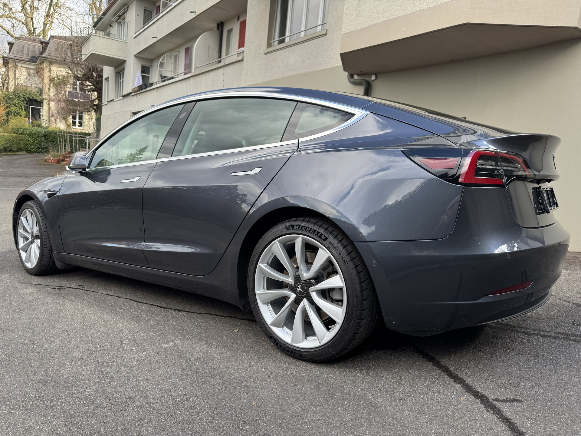 TESLA Model 3 Long Range AWD mit Carbon Fiber Interieur-image-2