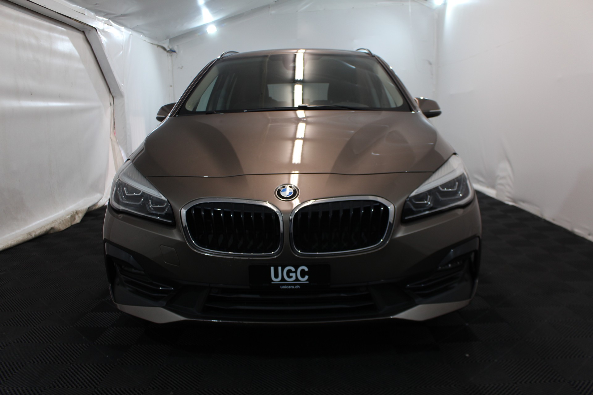BMW 216d Gran Tourer-showroom-element-1