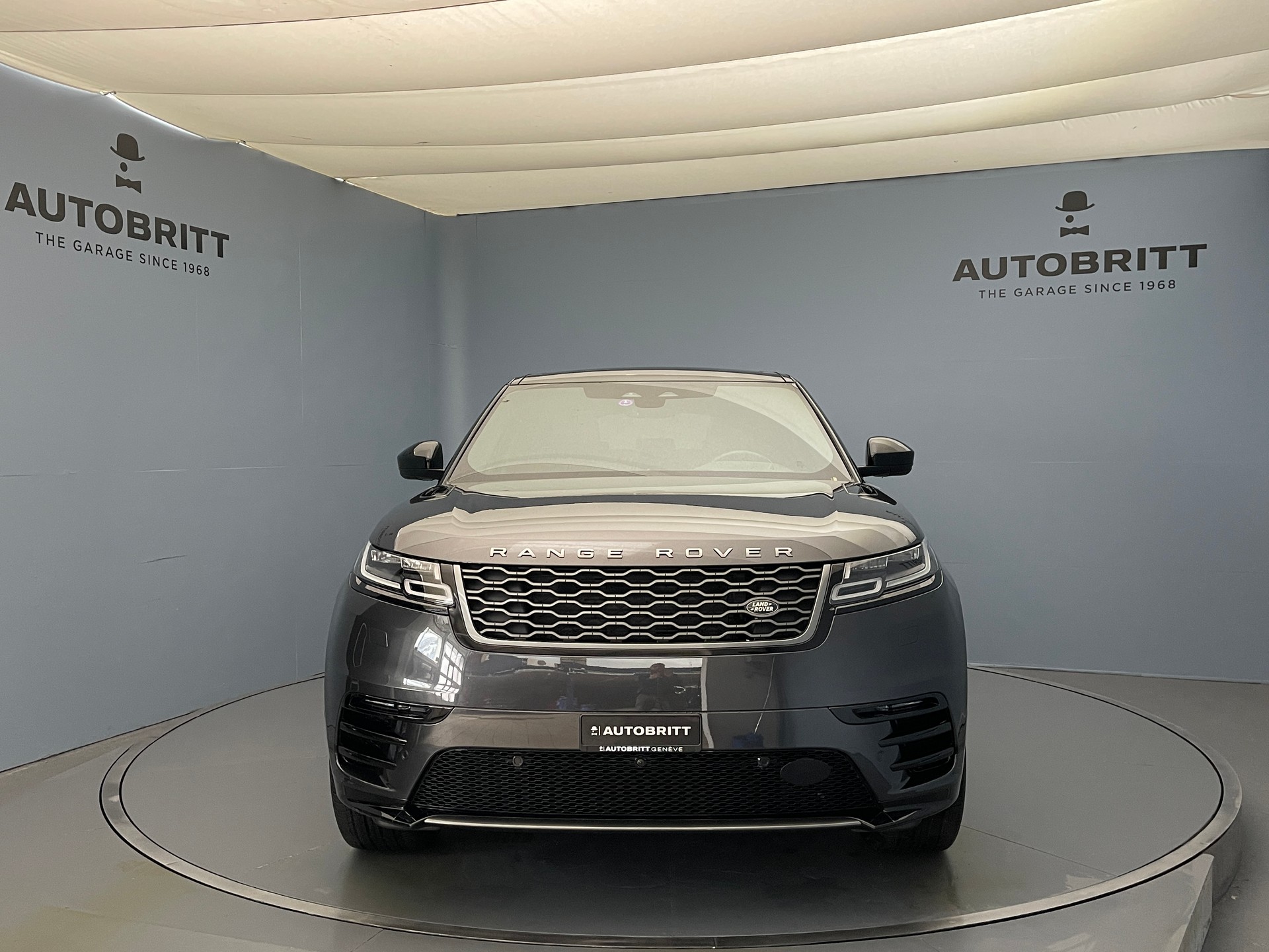 LAND ROVER Range Rover Velar 2.0 P400e R-Dynamic SE-showroom-element-1