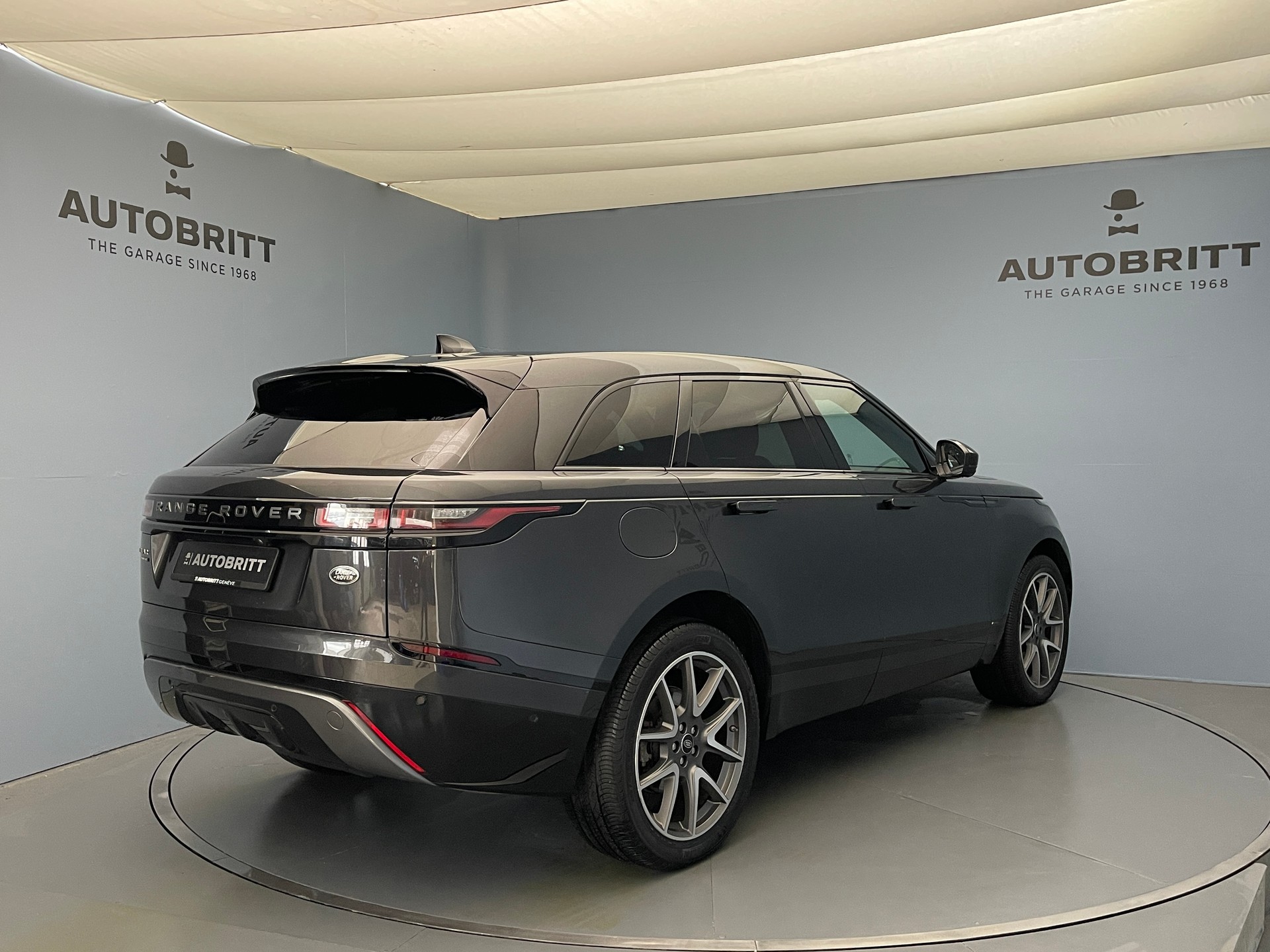 LAND ROVER Range Rover Velar 2.0 P400e R-Dynamic SE-showroom-element-2