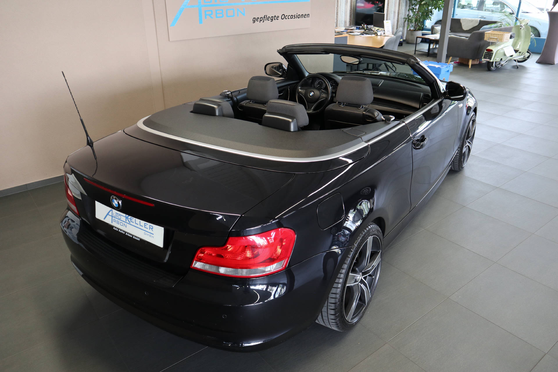 BMW 118i Cabrio-image-7