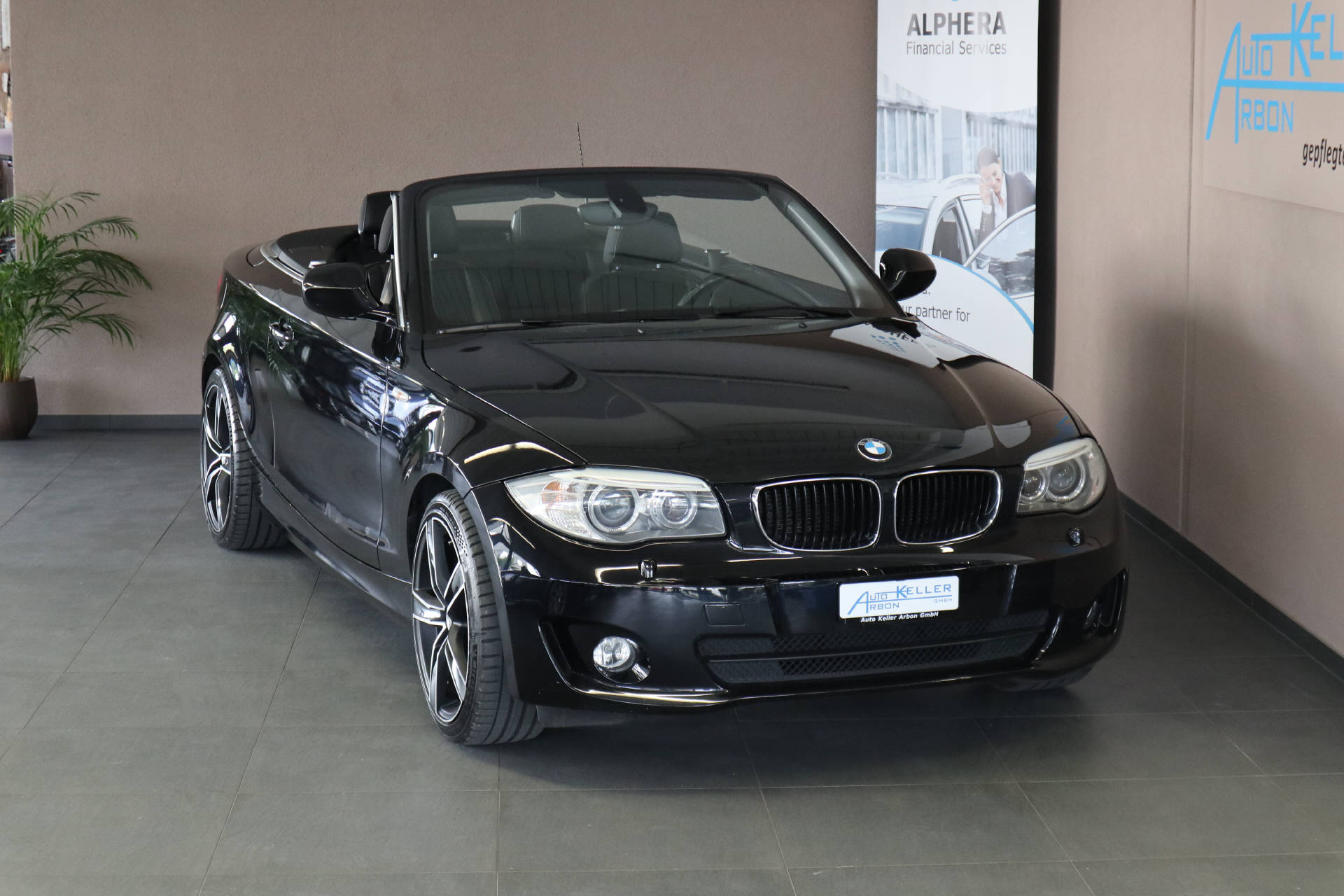 BMW 118i Cabrio-image-3