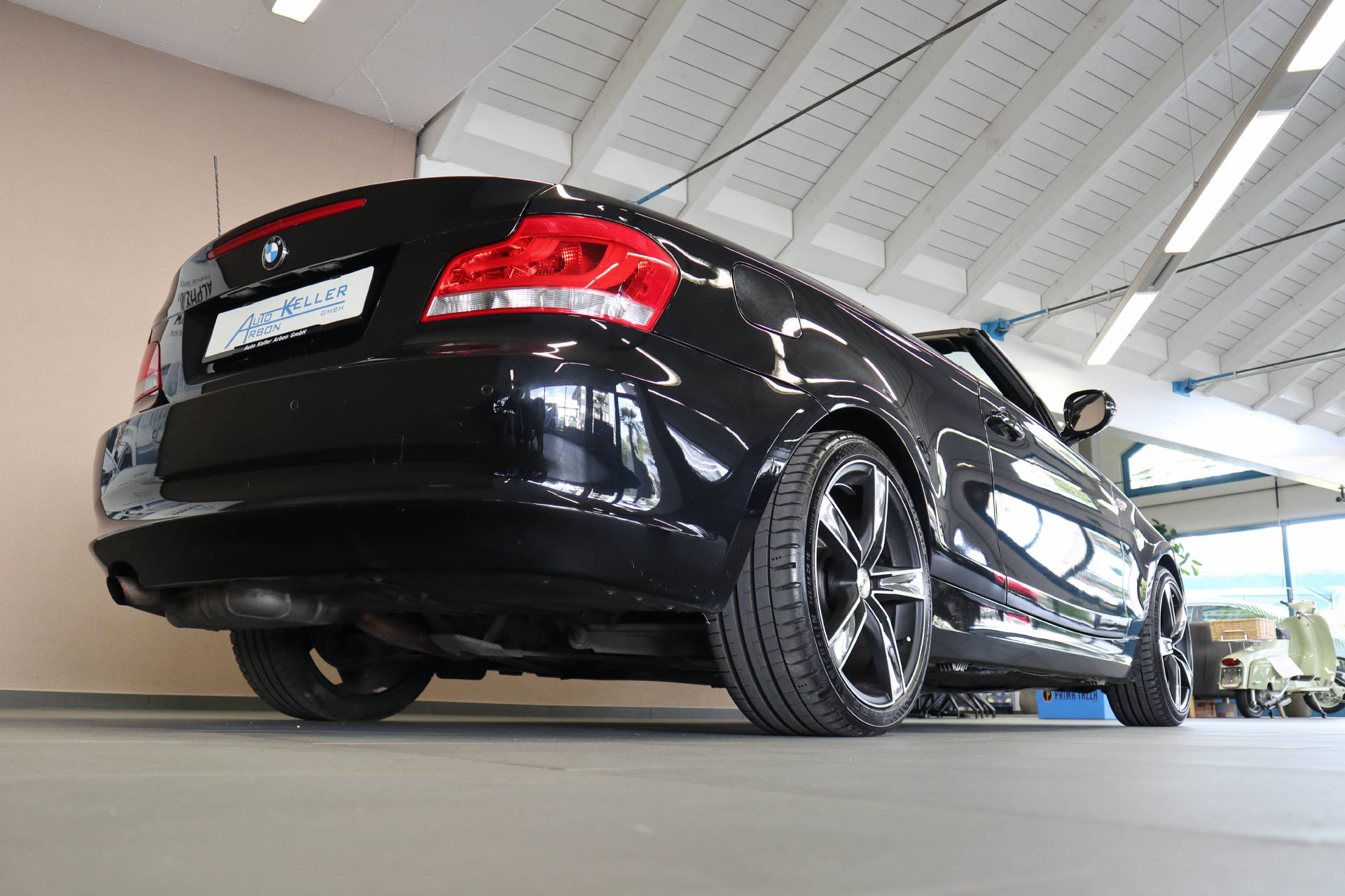 BMW 118i Cabrio-image-6