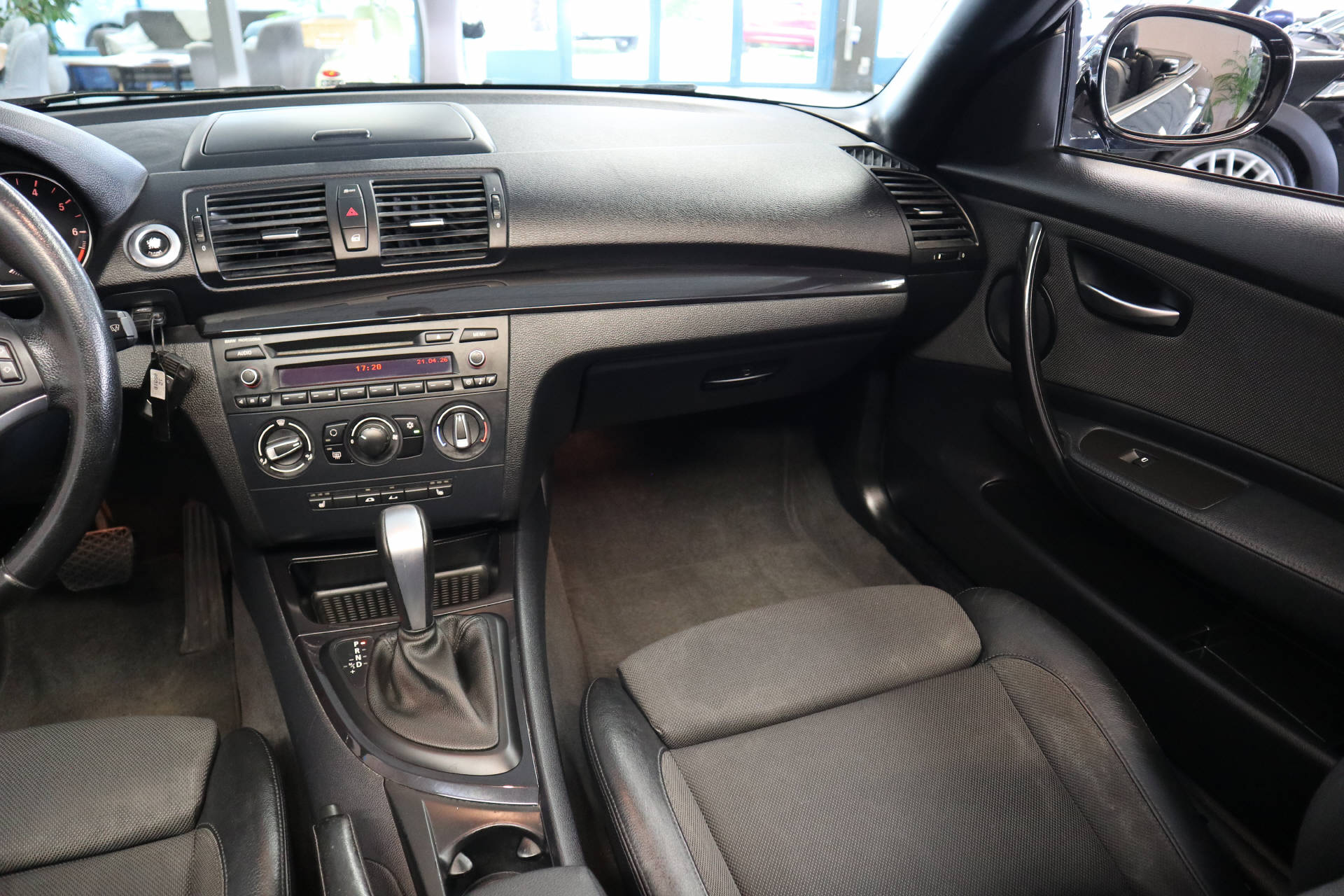 BMW 118i Cabrio-image-14