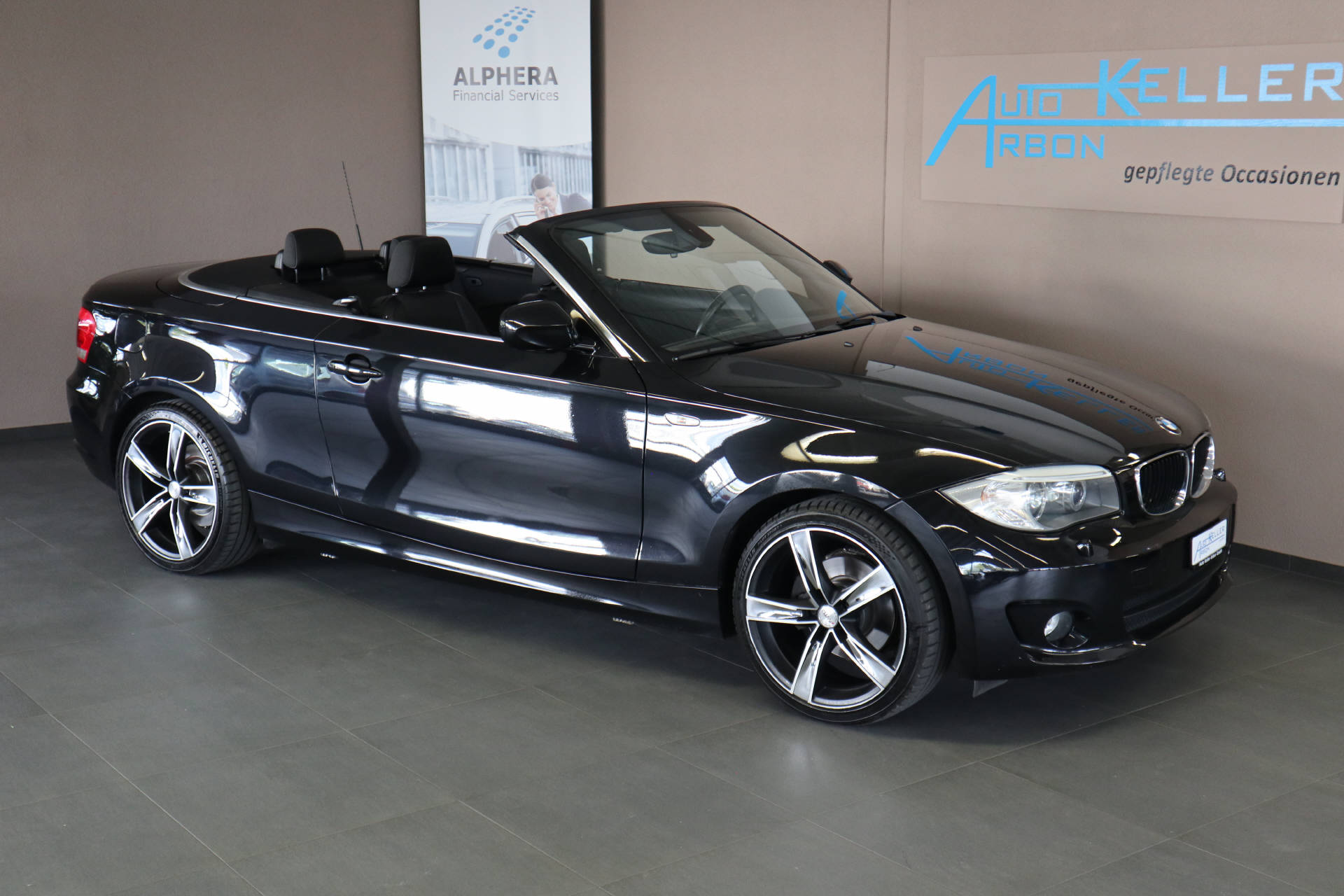 BMW 118i Cabrio-image-2