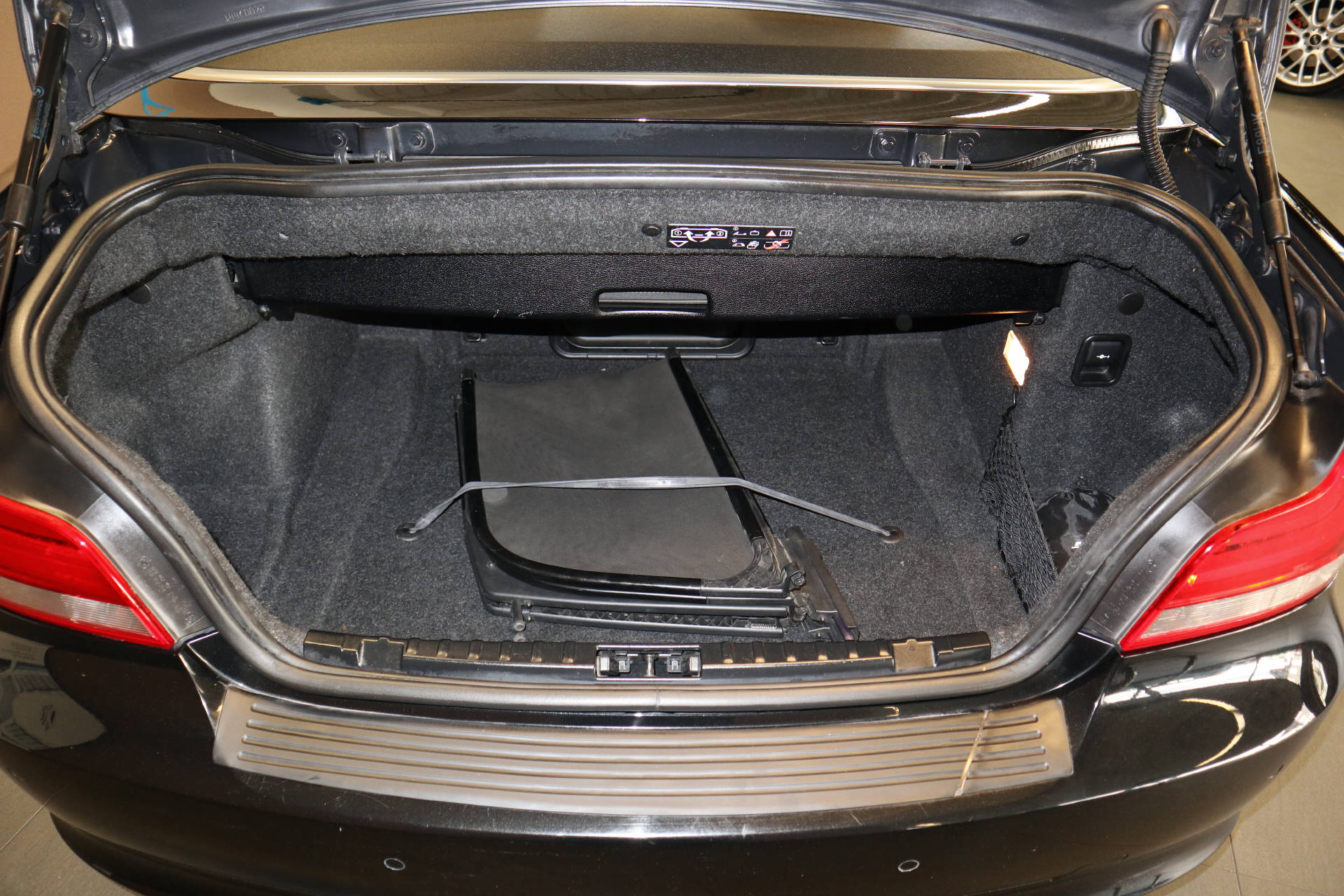BMW 118i Cabrio-image-9