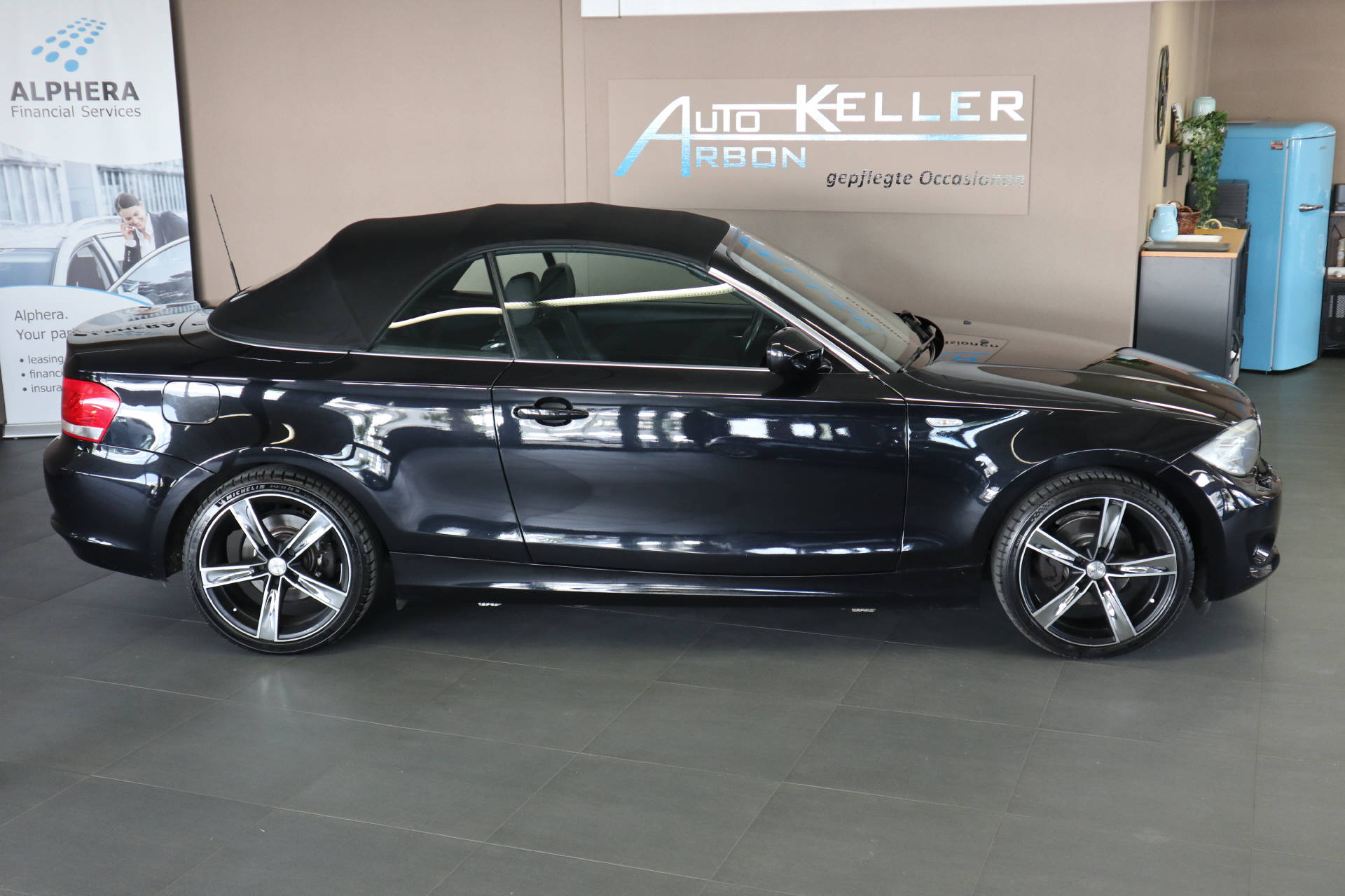 BMW 118i Cabrio-image-1