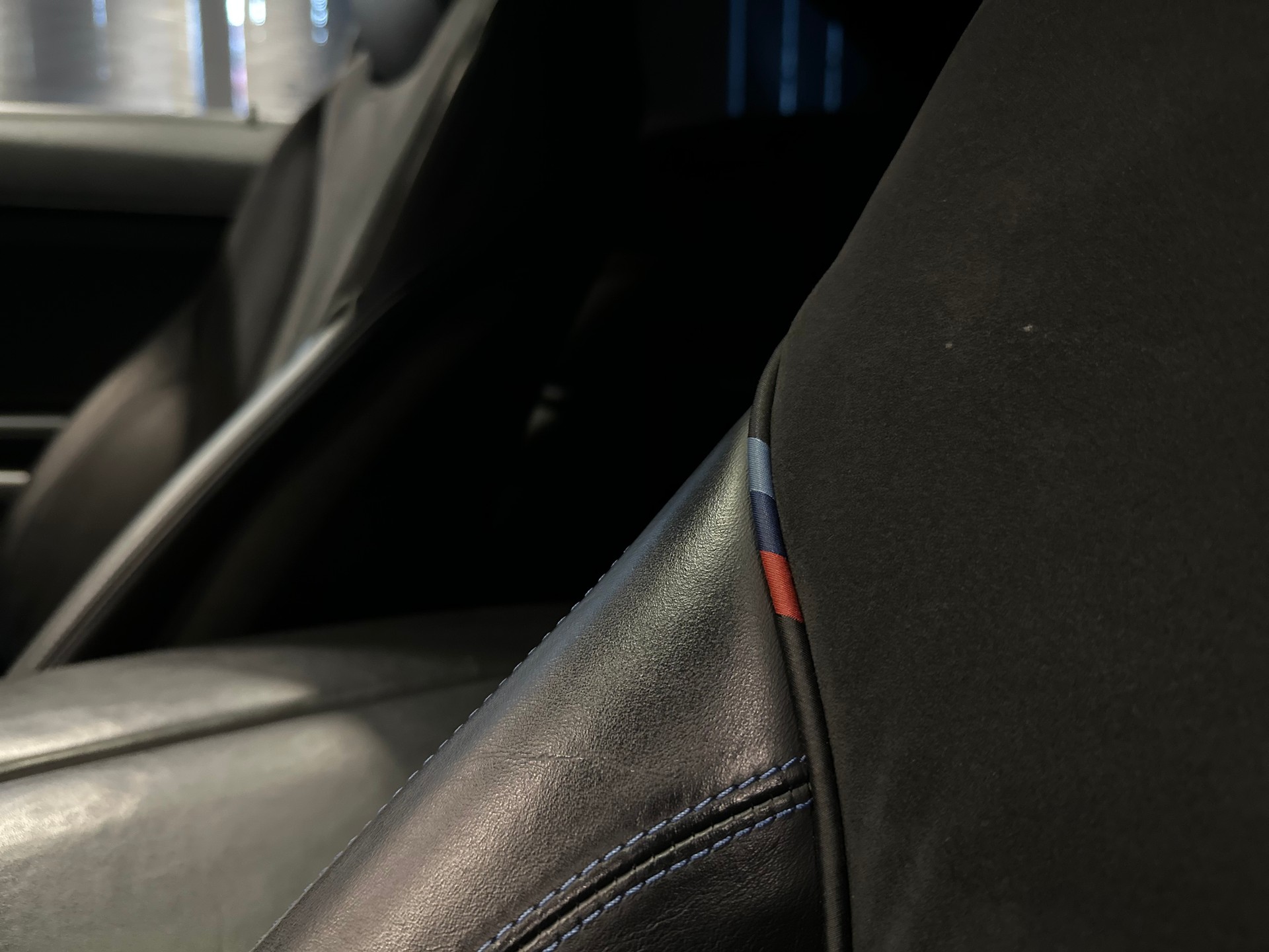 BMW 650i Coupé xDrive / M-Sportpaket / ** Frisch ab MFK + Grossem Service **-image-19