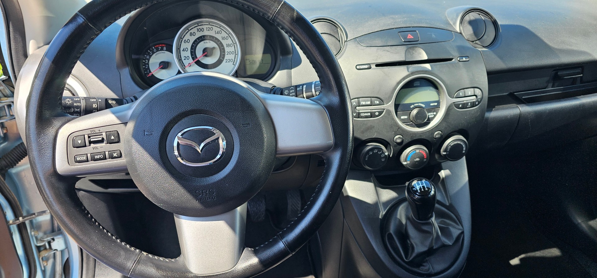 MAZDA 2 1.3i 16V Exclusive-image-7