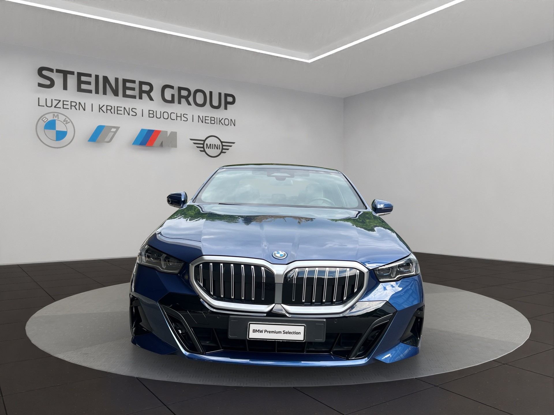 BMW 550e xDrive M Sport Steptronic-showroom-element-2