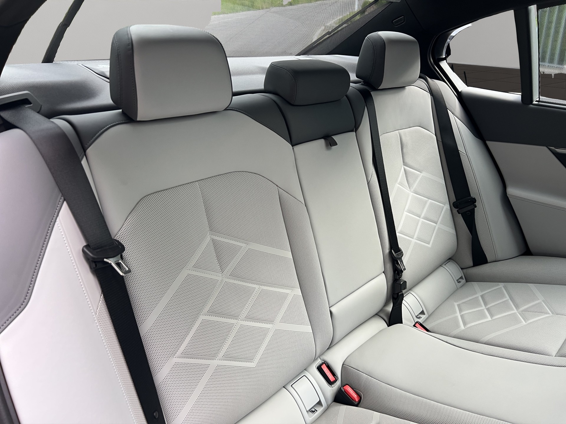BMW 550e xDrive M Sport Steptronic-image-22
