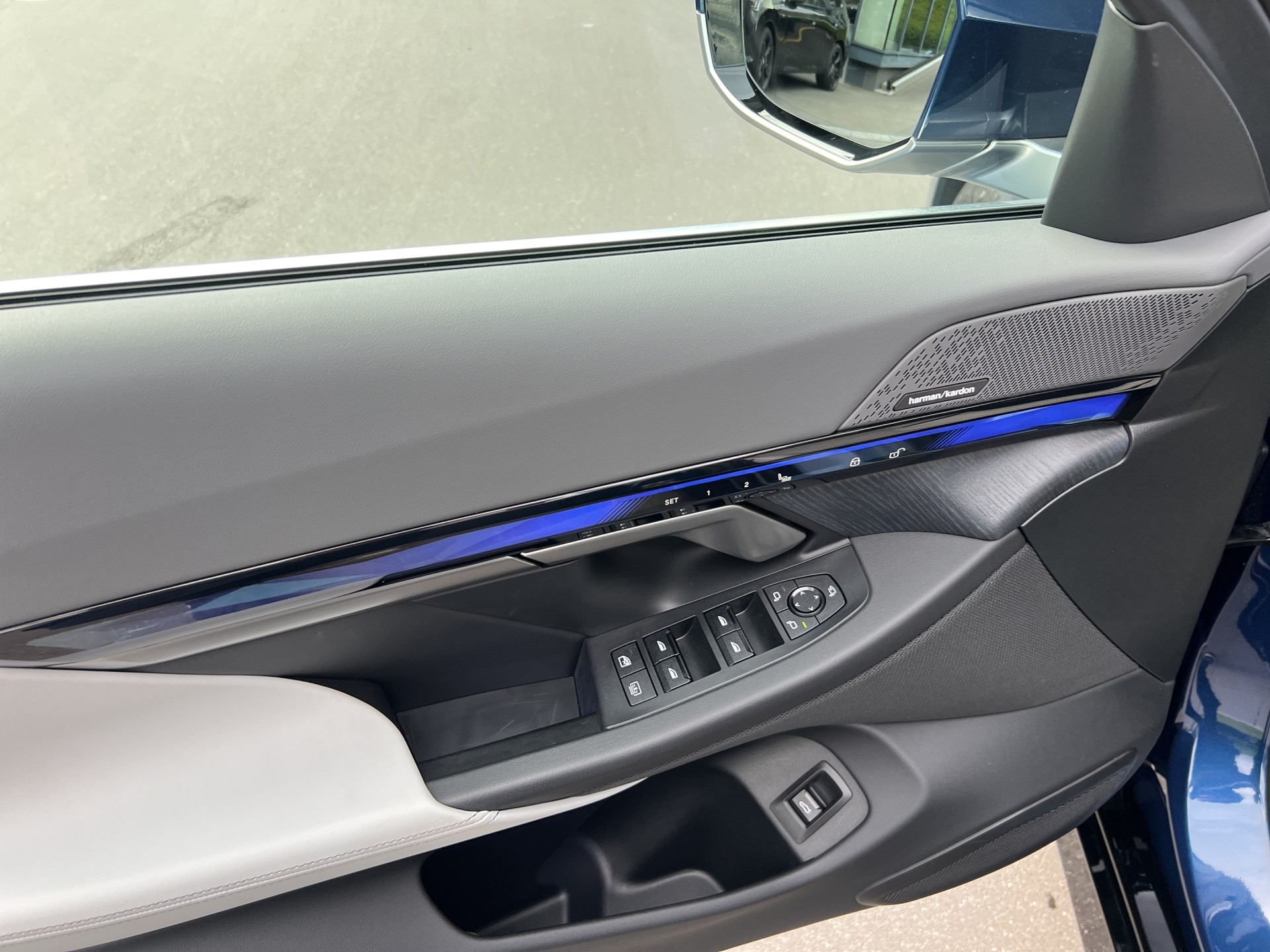 BMW 550e xDrive M Sport Steptronic-image-12