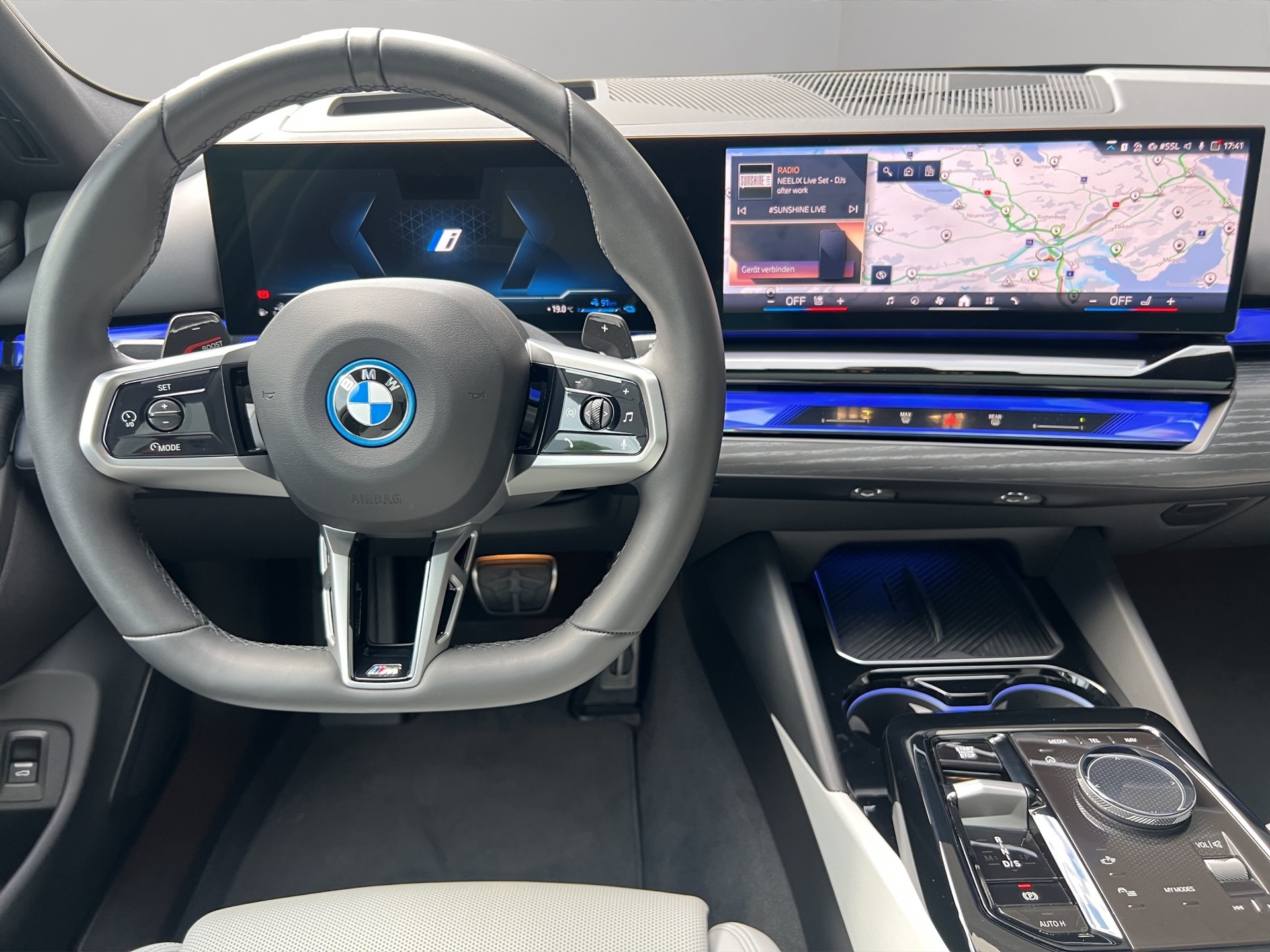 BMW 550e xDrive M Sport Steptronic-image-16