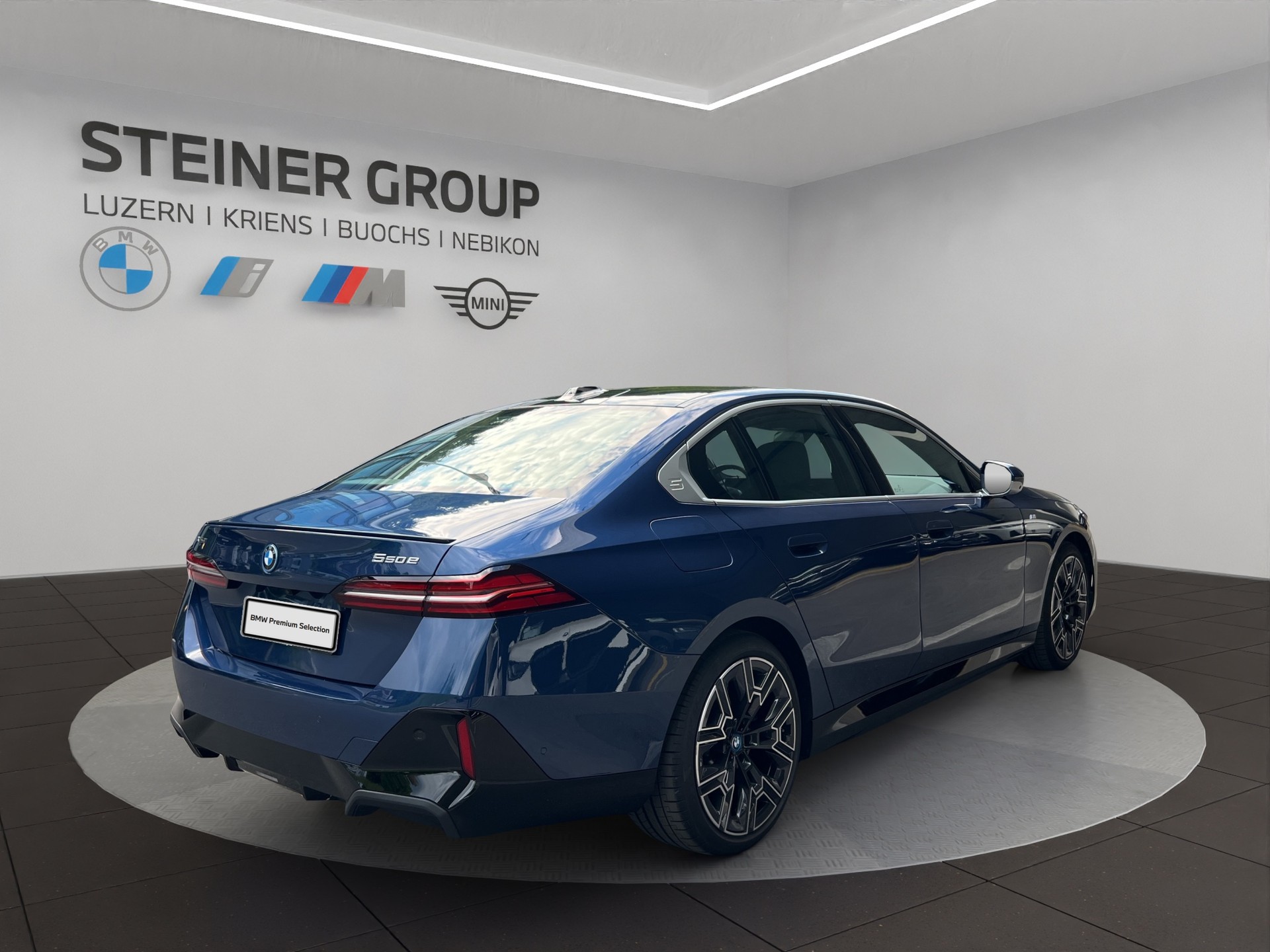 BMW 550e xDrive M Sport Steptronic-image-5