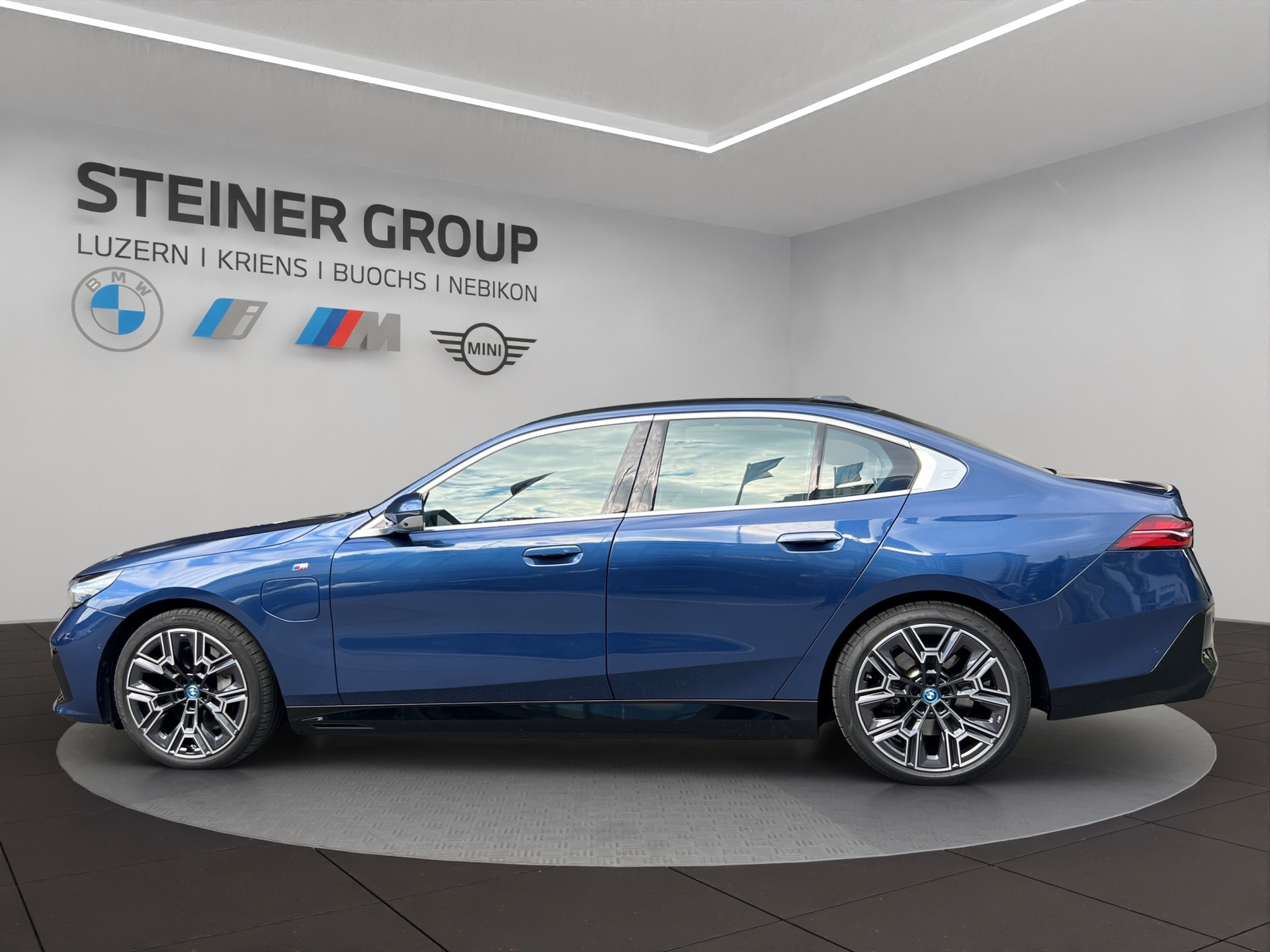 BMW 550e xDrive M Sport Steptronic-image-8