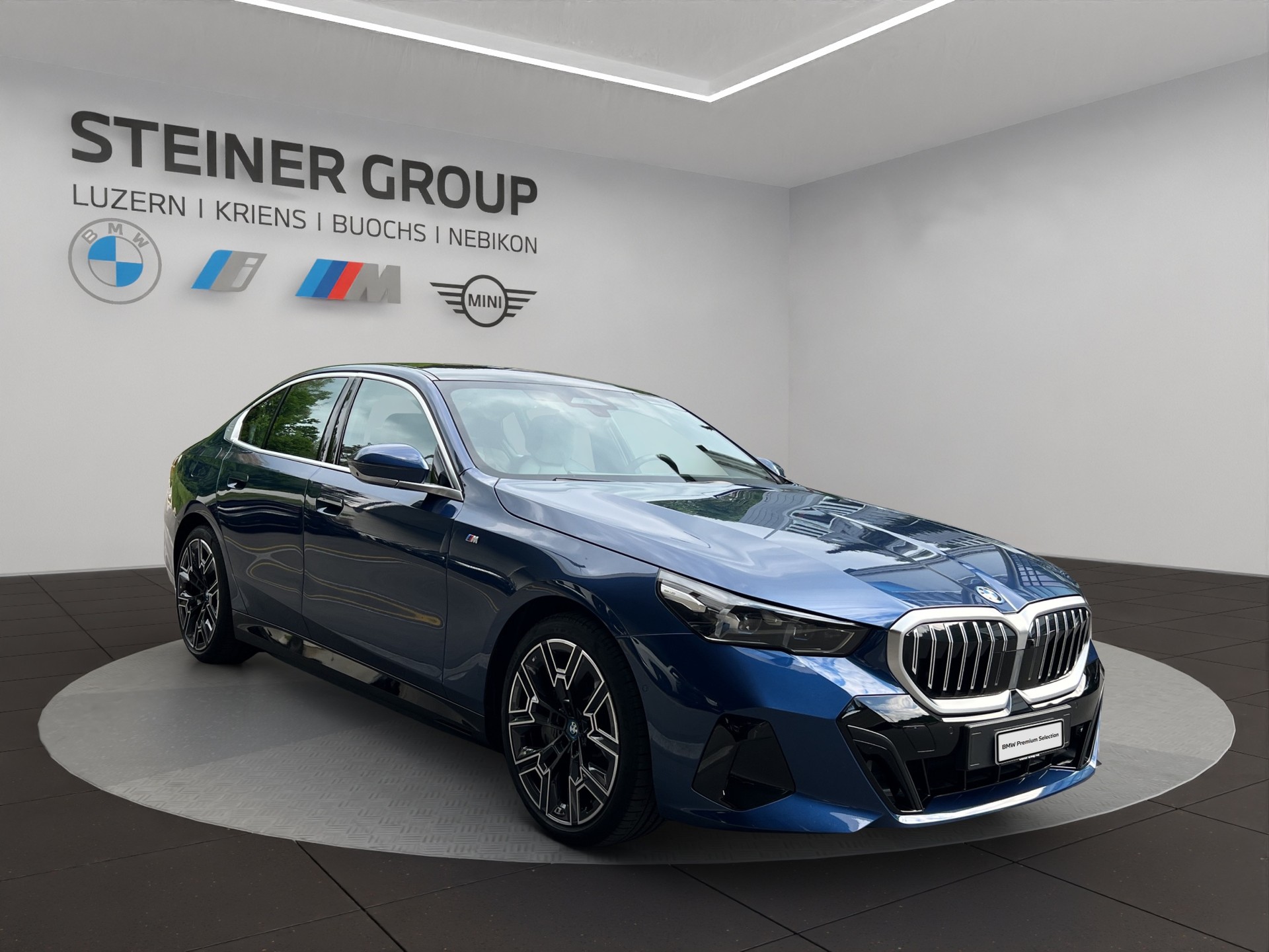 BMW 550e xDrive M Sport Steptronic-showroom-element-3