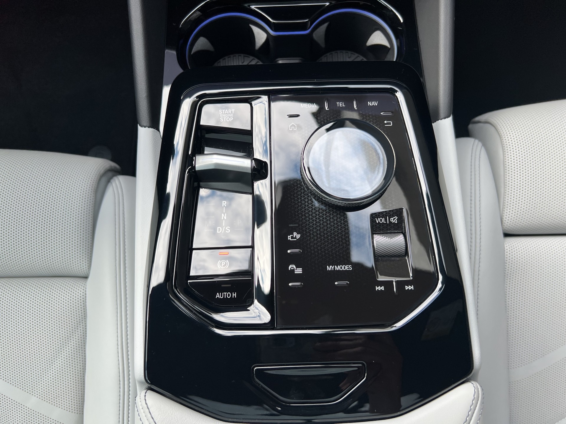 BMW 550e xDrive M Sport Steptronic-image-17