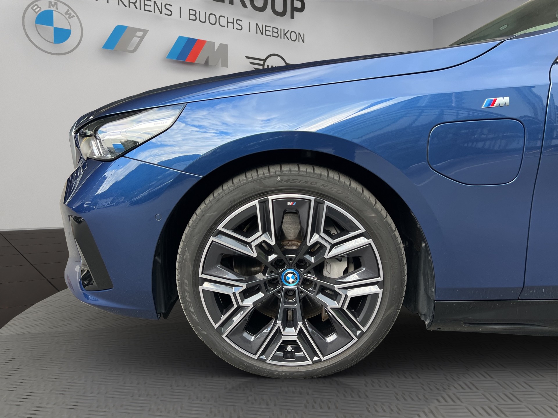 BMW 550e xDrive M Sport Steptronic-image-9