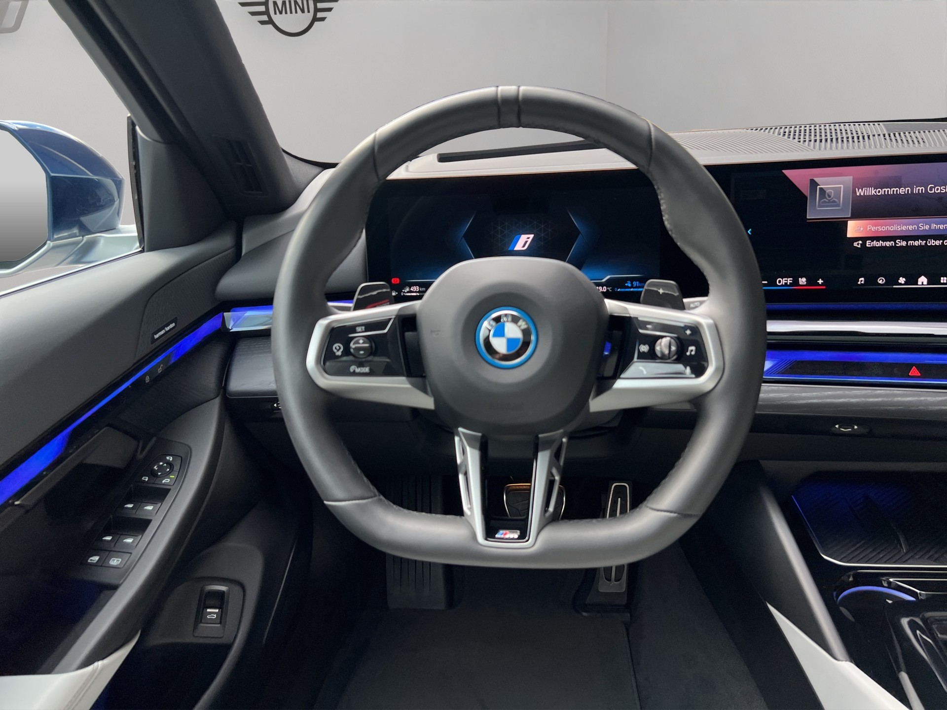 BMW 550e xDrive M Sport Steptronic-image-14