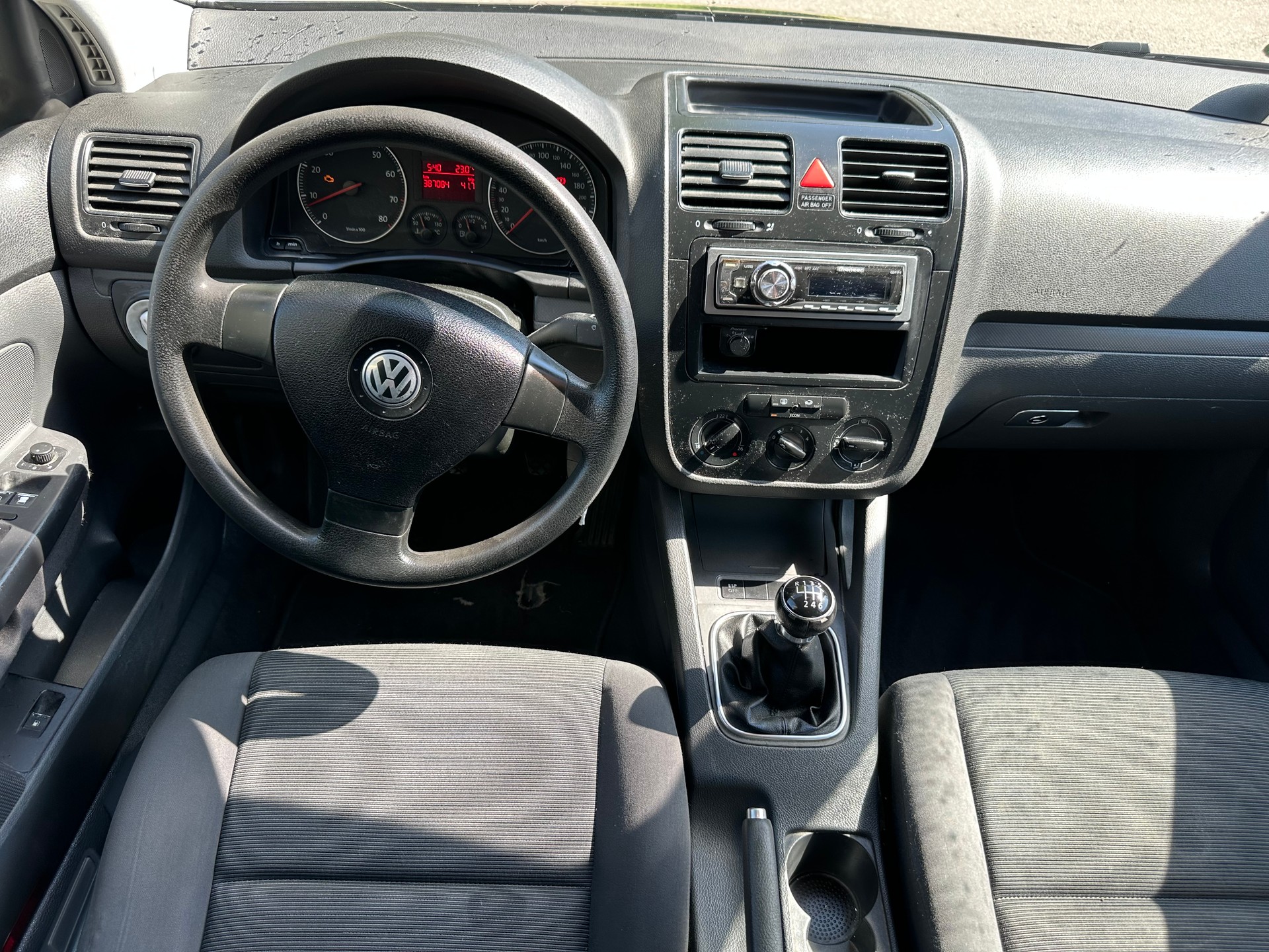 VW Golf 1.6 FSI Sportline-image-10