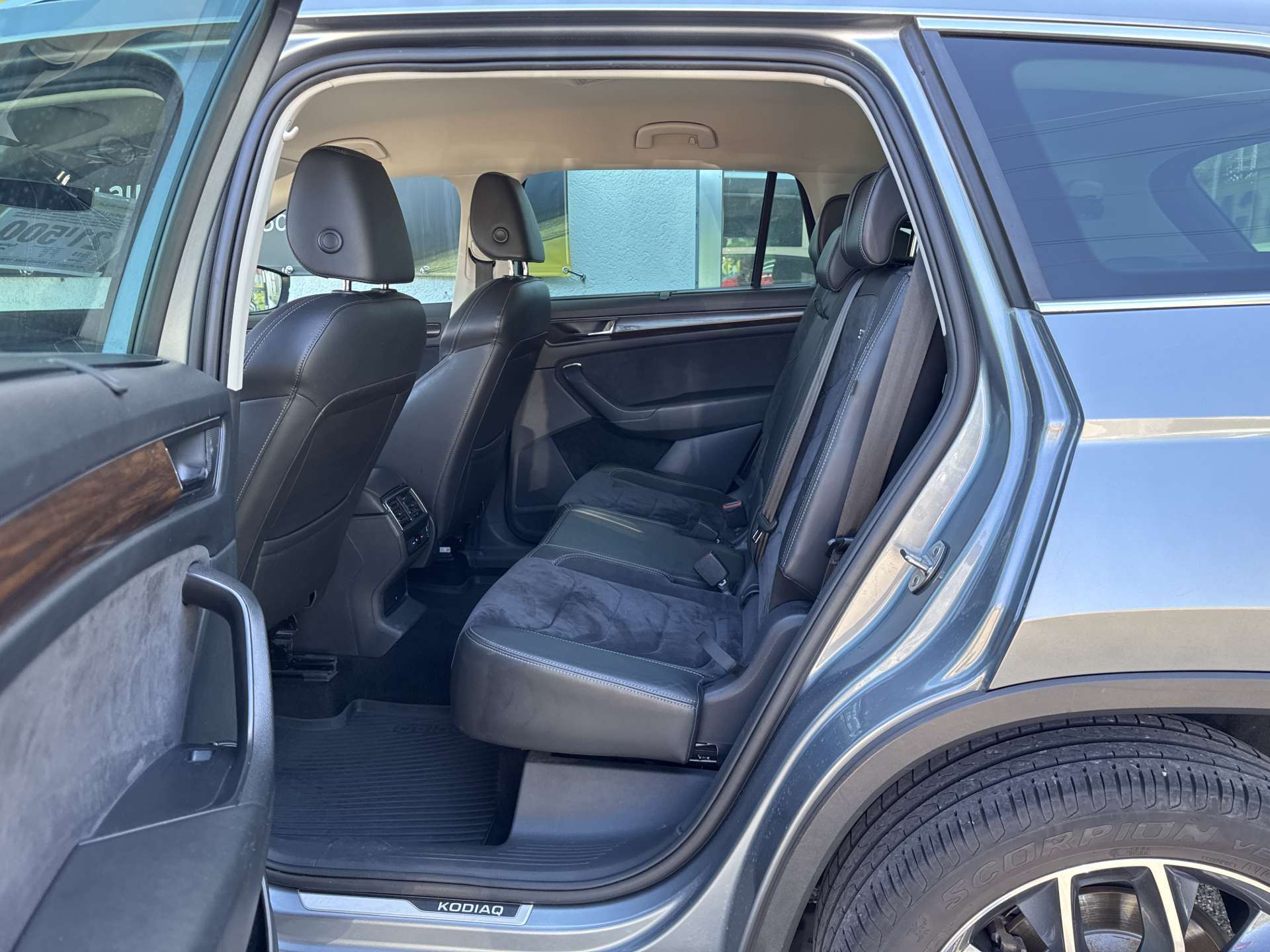SKODA Kodiaq 2.0 TSi Scout 7-Plätzer 4x4 DSG-Automat-image-7