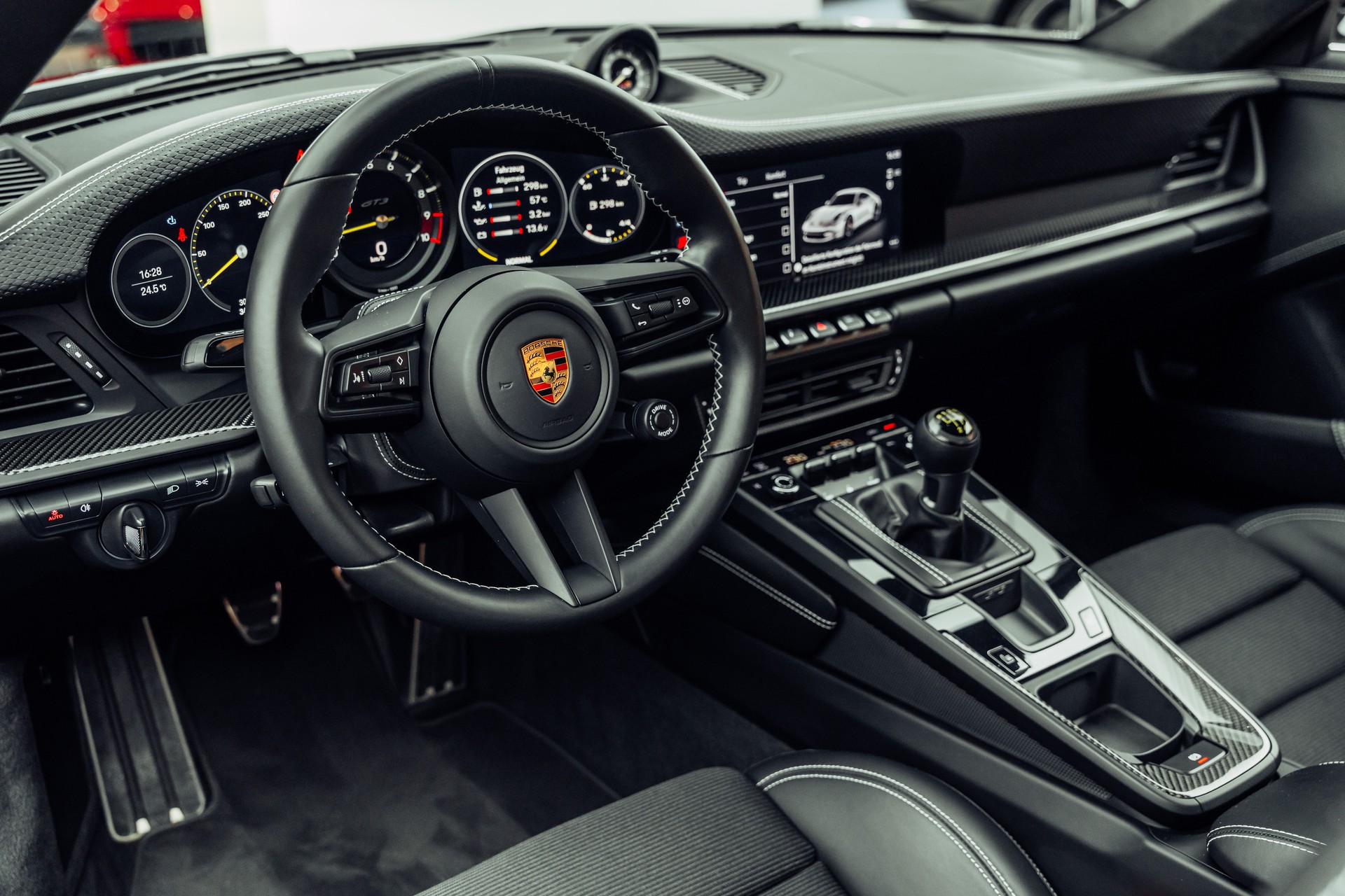 PORSCHE 911 GT3 Touring-image-4