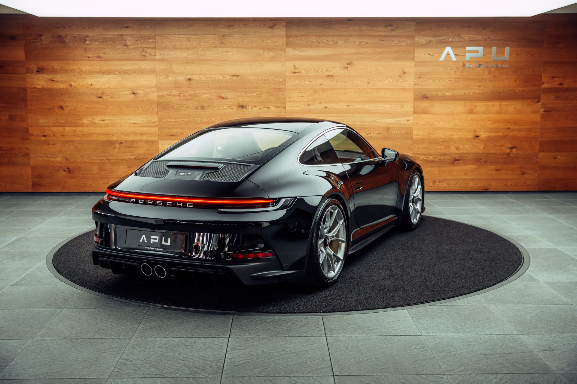 PORSCHE 911 GT3 Touring-showroom-element-1