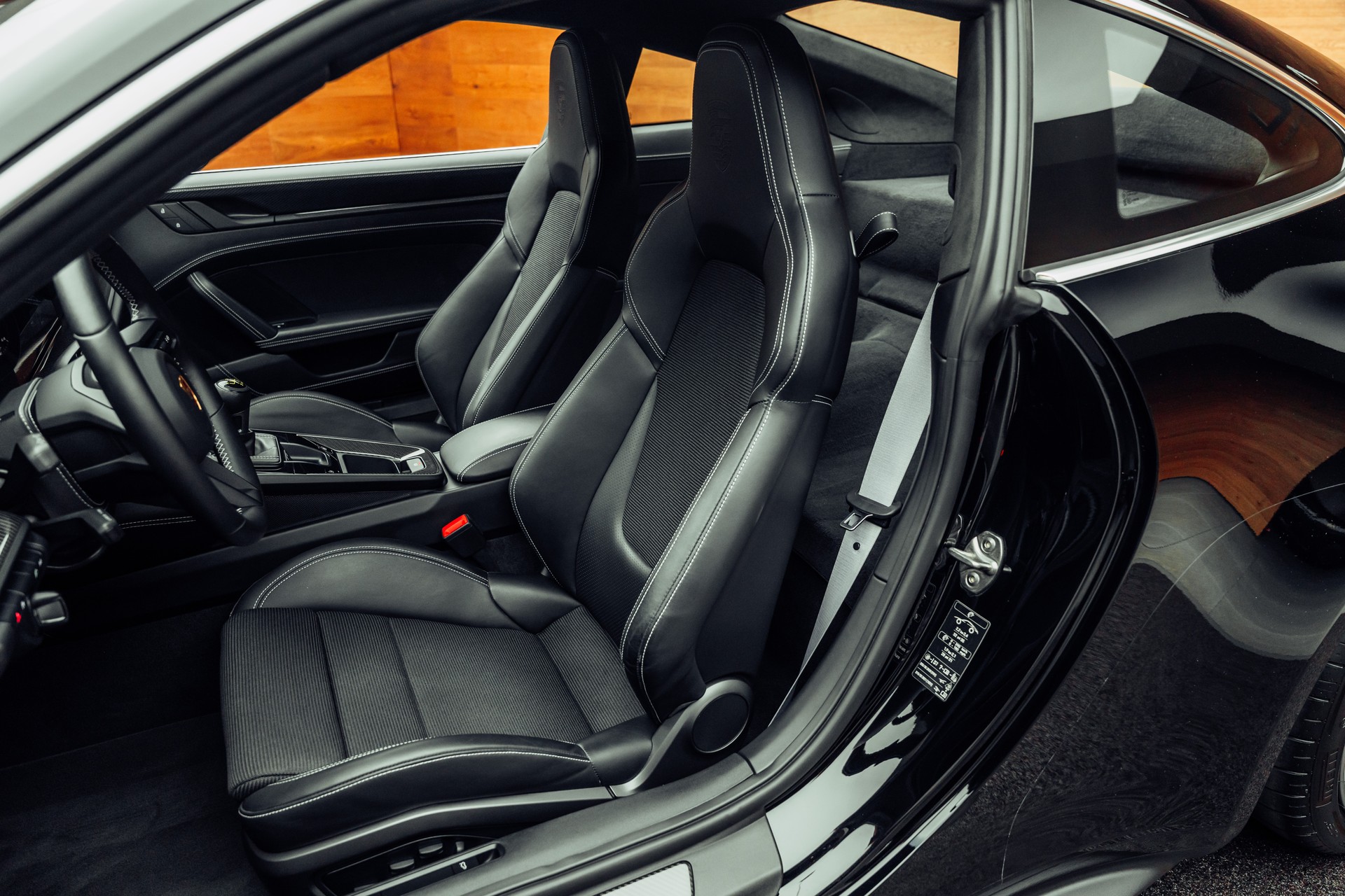 PORSCHE 911 GT3 Touring-image-6