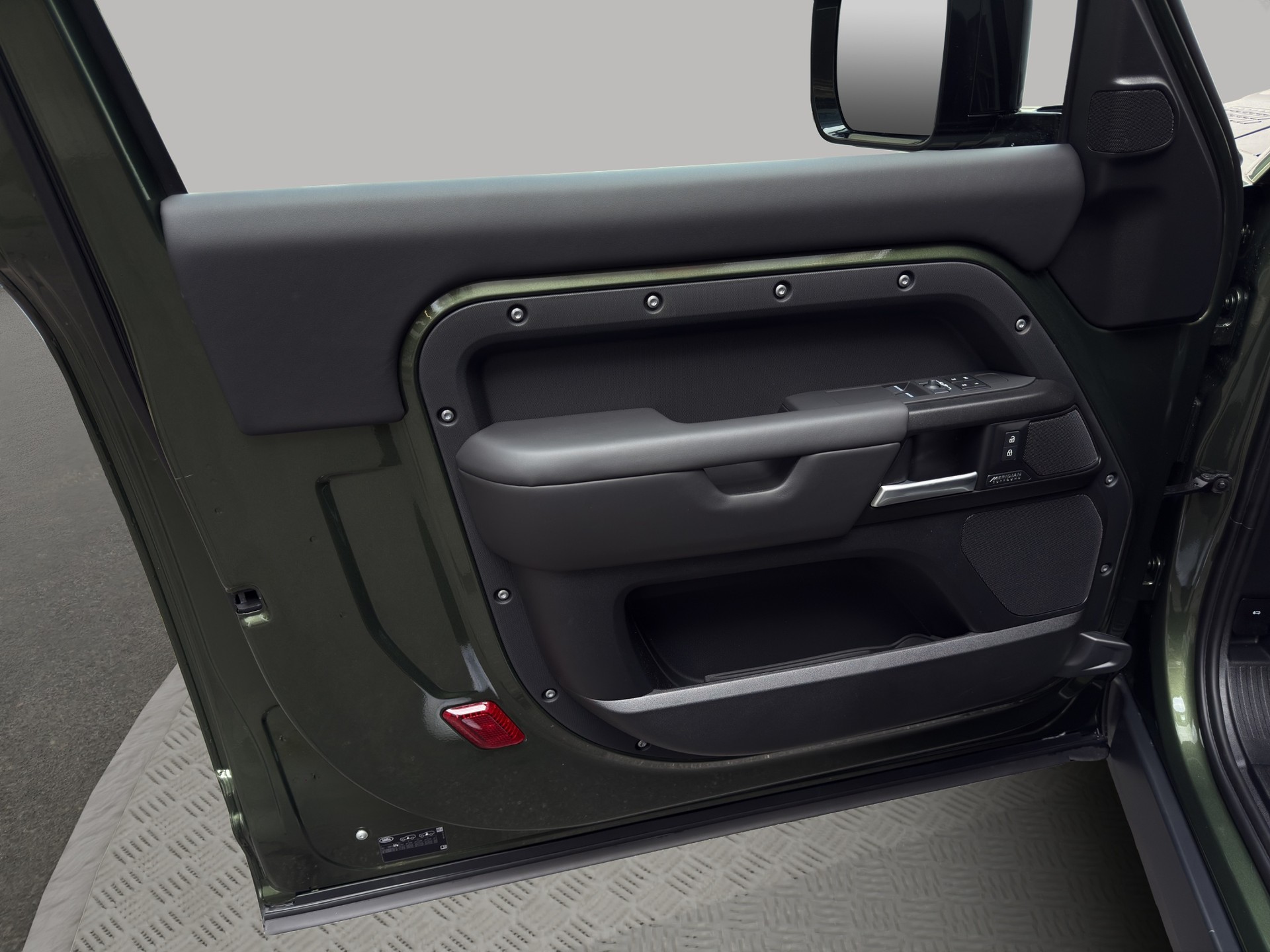 LAND ROVER Defender 90 5.0 V8 X-image-13