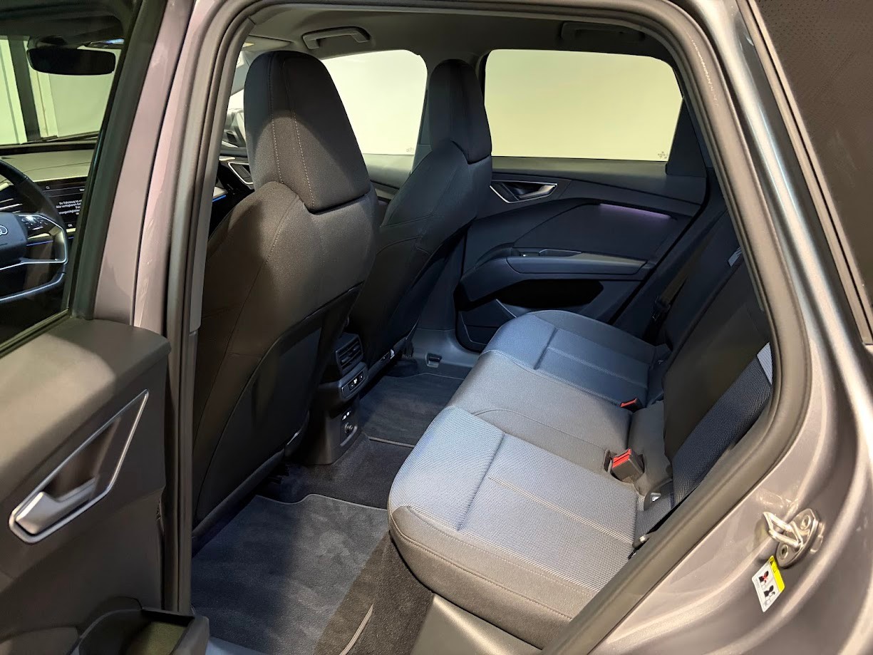 AUDI Q4 e-tron 50 quattro-image-4