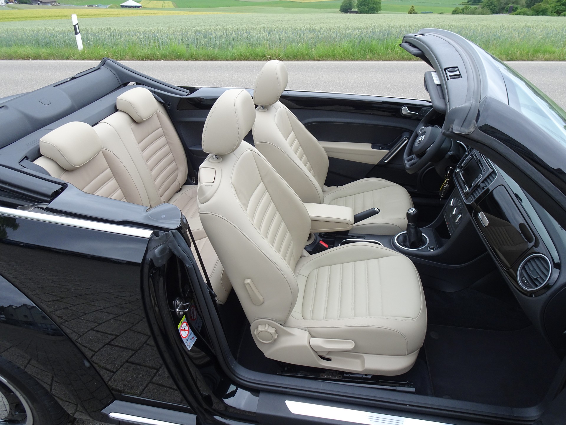 VW Beetle Cabrio 1.2 TSI BMT Design 7 50s-Fiftis `The Stylish`-image-8