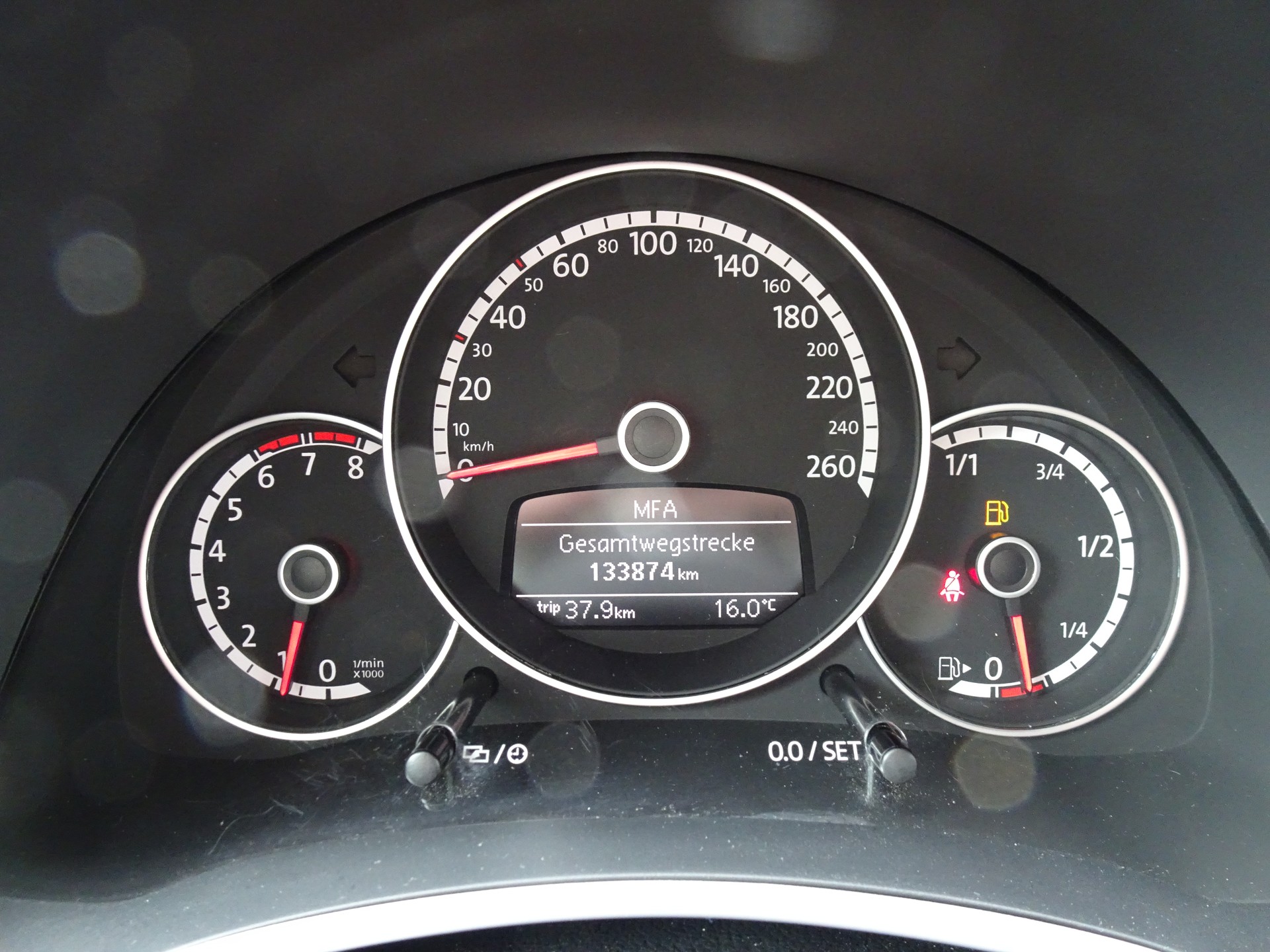 VW Beetle Cabrio 1.2 TSI BMT Design 7 50s-Fiftis `The Stylish`-image-12