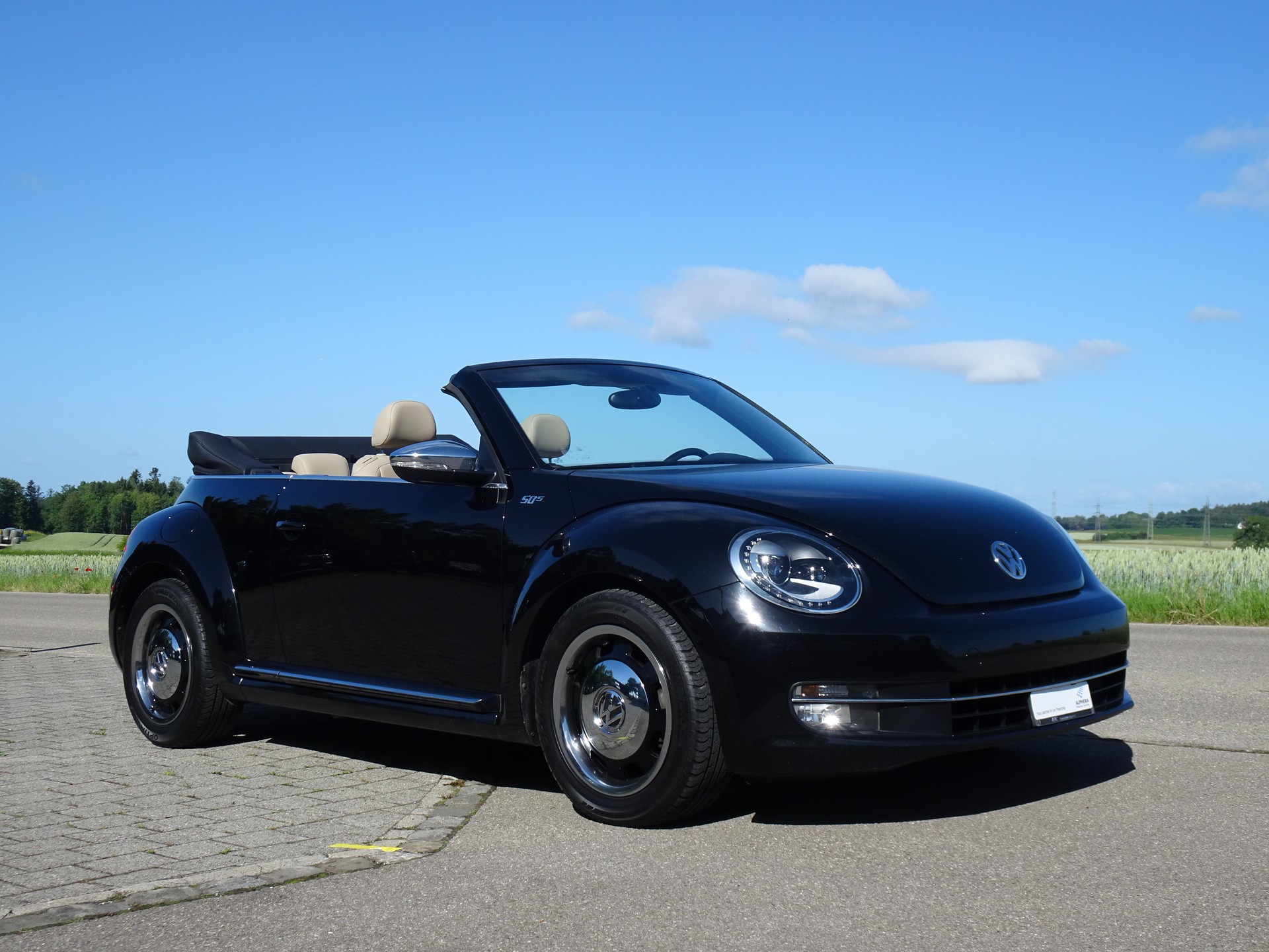 VW Beetle Cabrio 1.2 TSI BMT Design 7 50s-Fiftis `The Stylish`-image-5