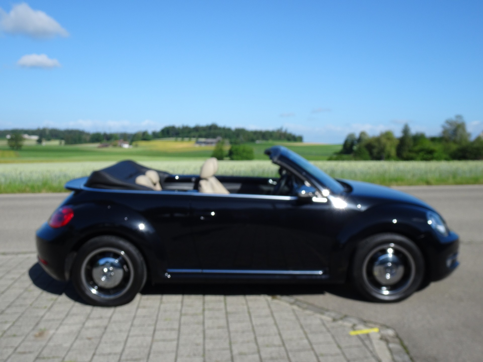 VW Beetle Cabrio 1.2 TSI BMT Design 7 50s-Fiftis `The Stylish`-image-4