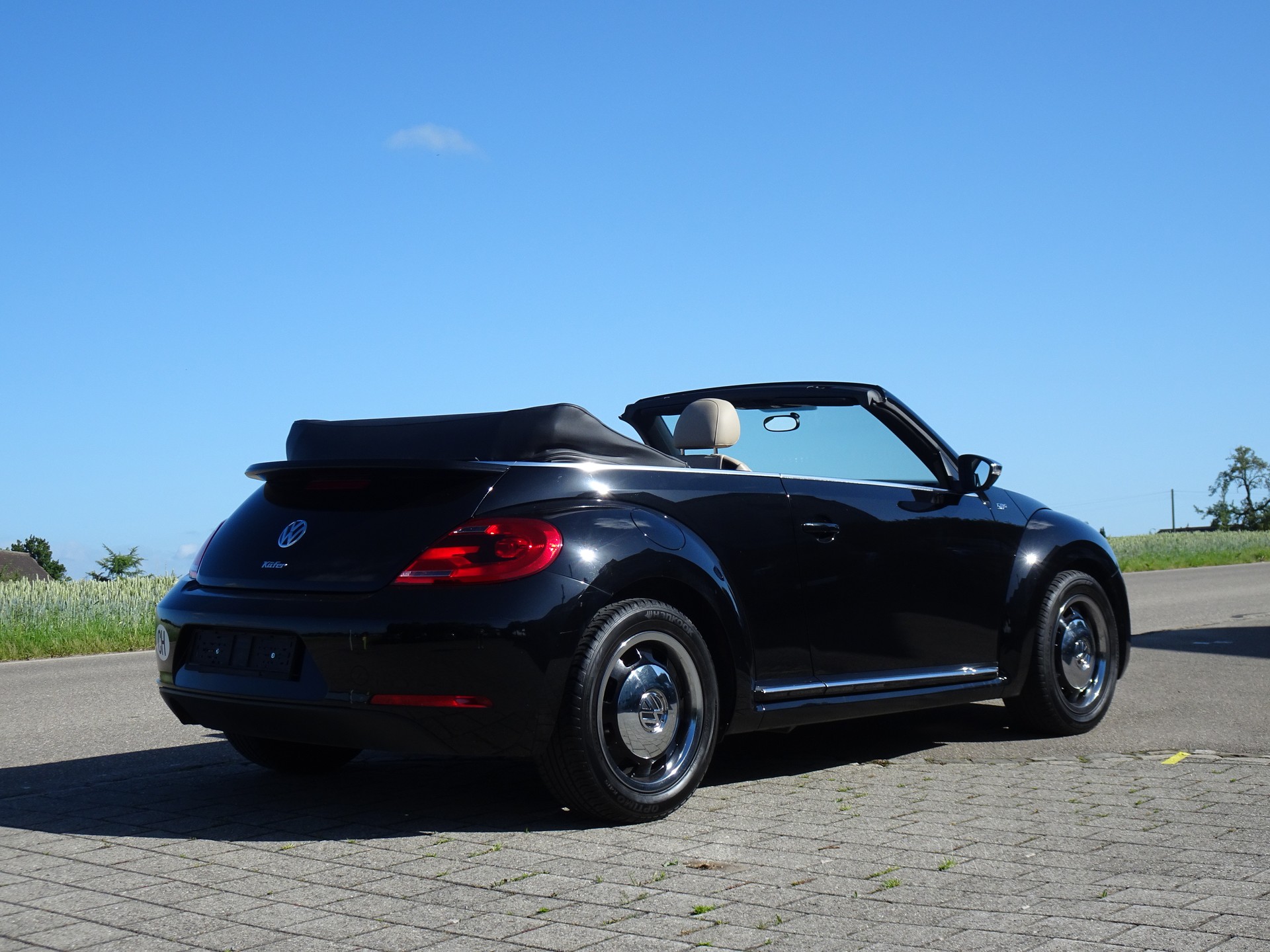 VW Beetle Cabrio 1.2 TSI BMT Design 7 50s-Fiftis `The Stylish`-image-3