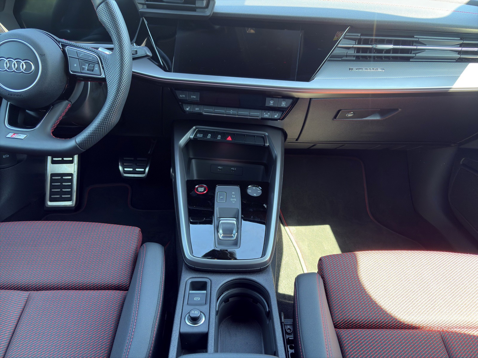 AUDI S3 Sportback 2.0 TFSI quattro S-tronic-image-9