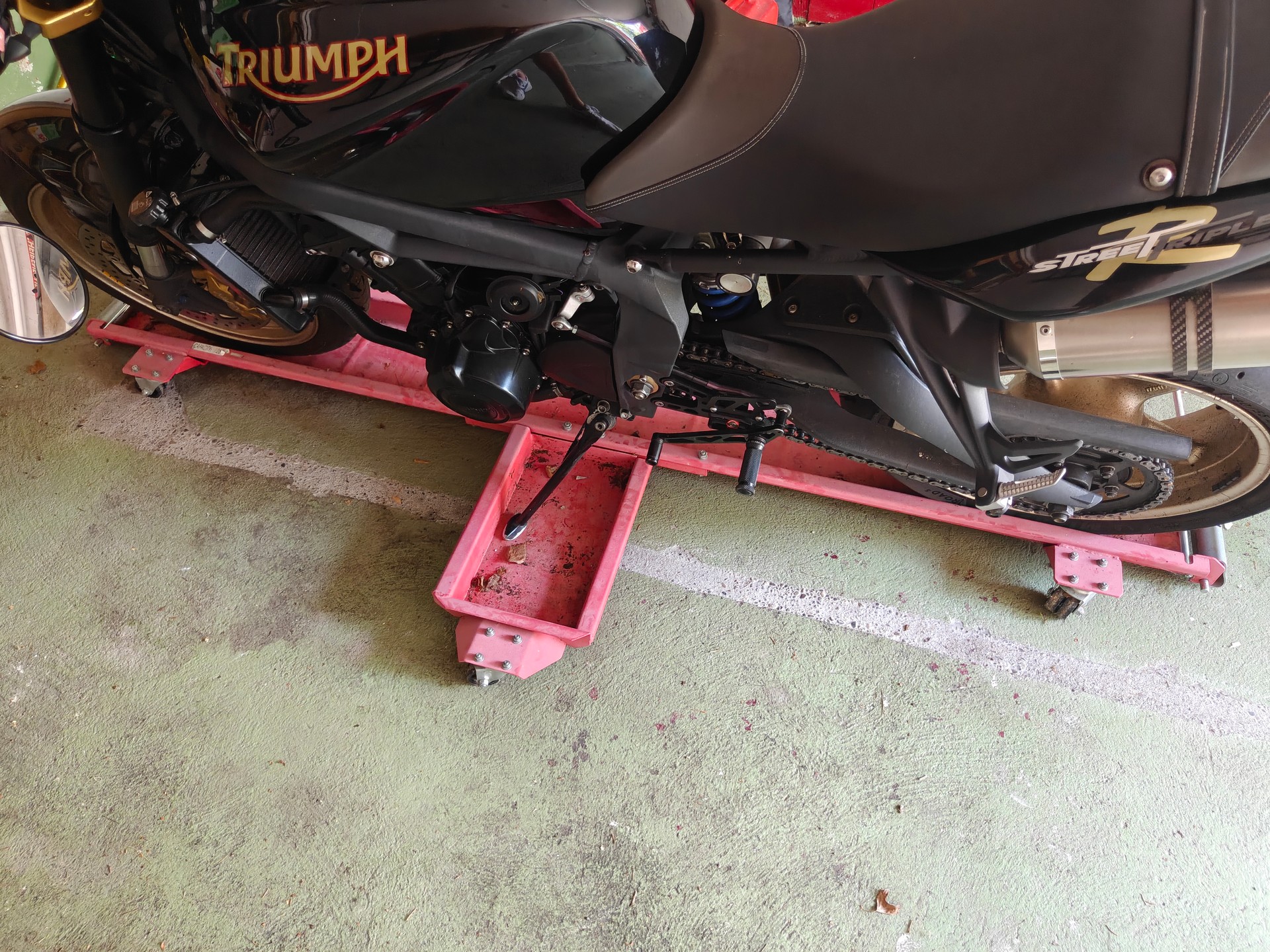 TRIUMPH 675 R-image-12
