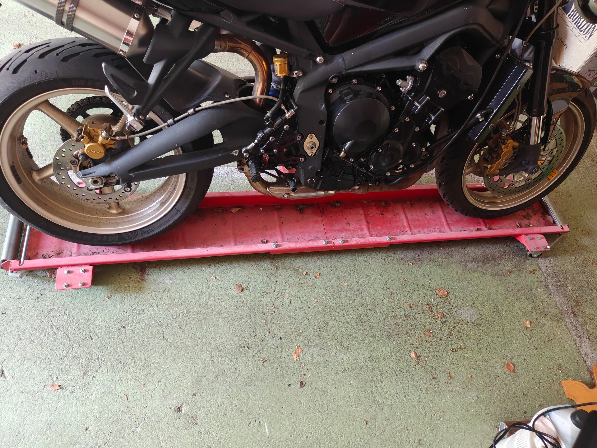 TRIUMPH 675 R-image-11