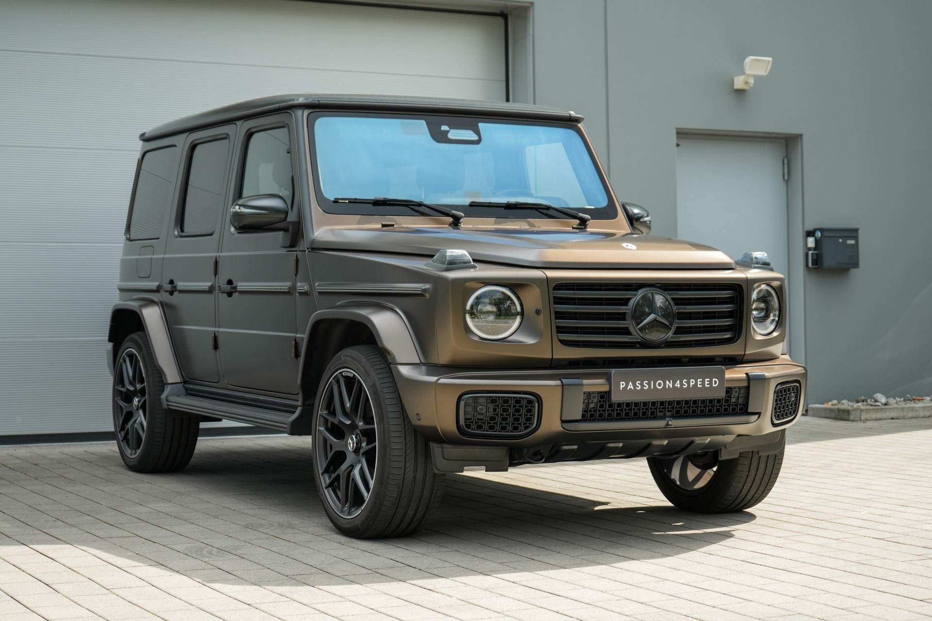 MERCEDES-BENZ G 500 9G-Tronic-showroom-element-2