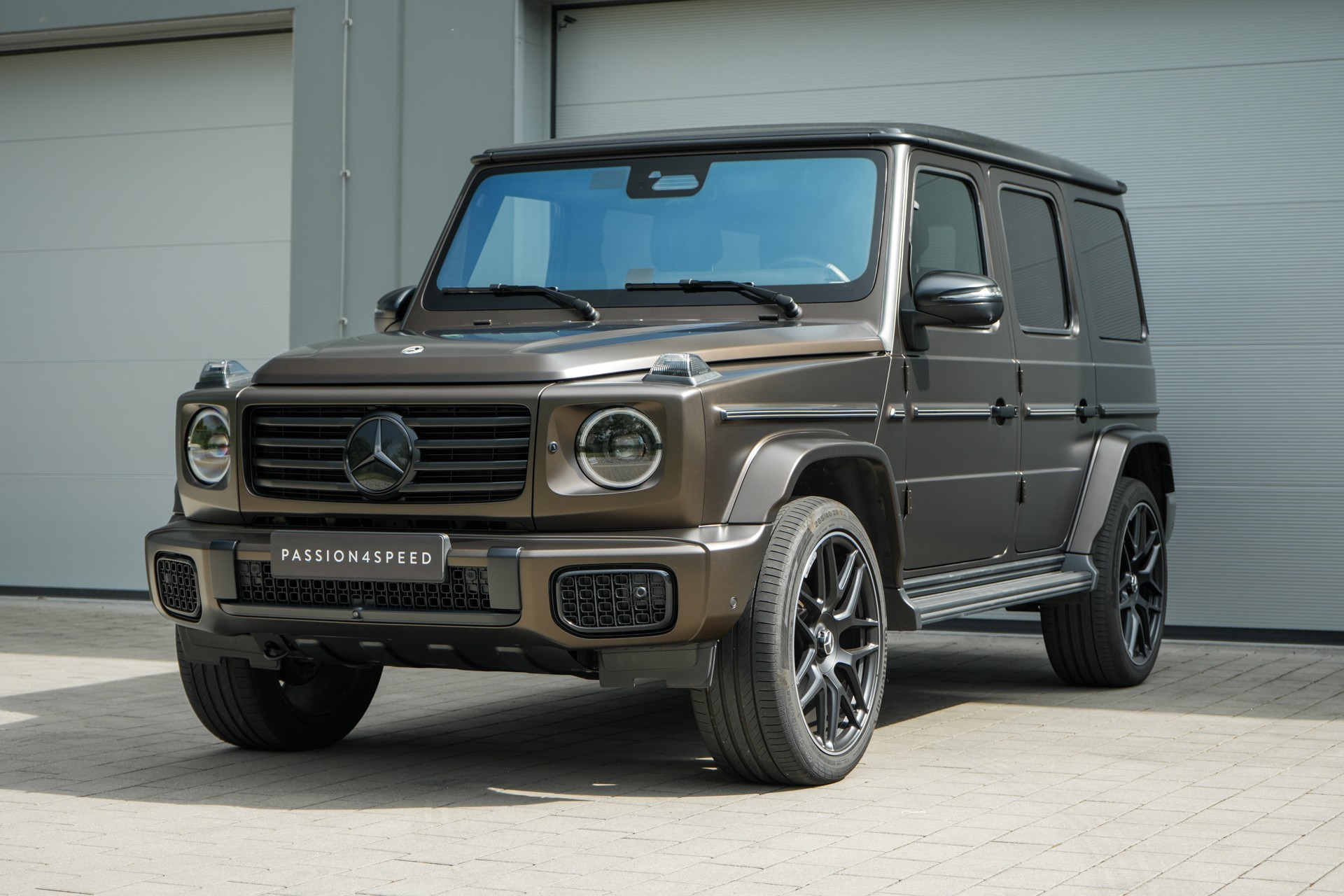 MERCEDES-BENZ G 500 9G-Tronic-showroom-element-1