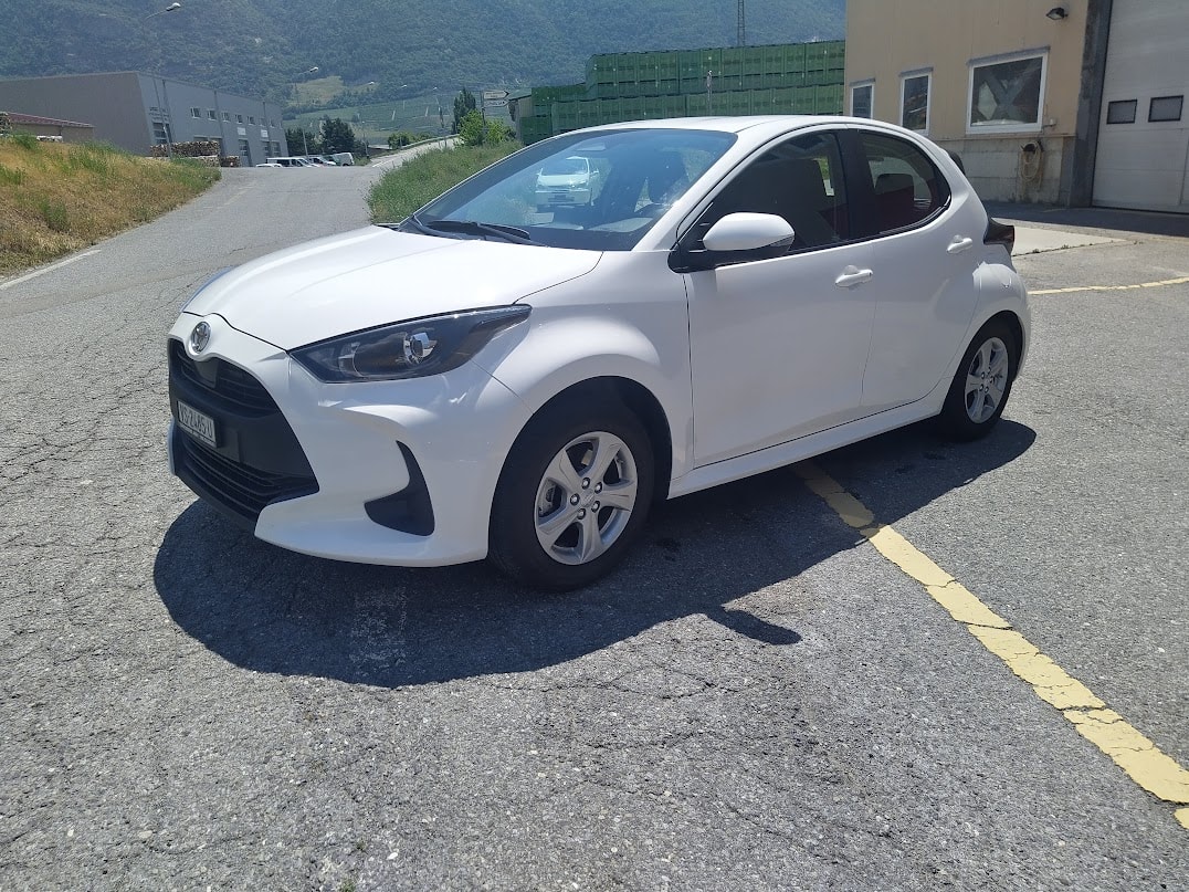 TOYOTA 1.5 VVT-i HSD Comfort