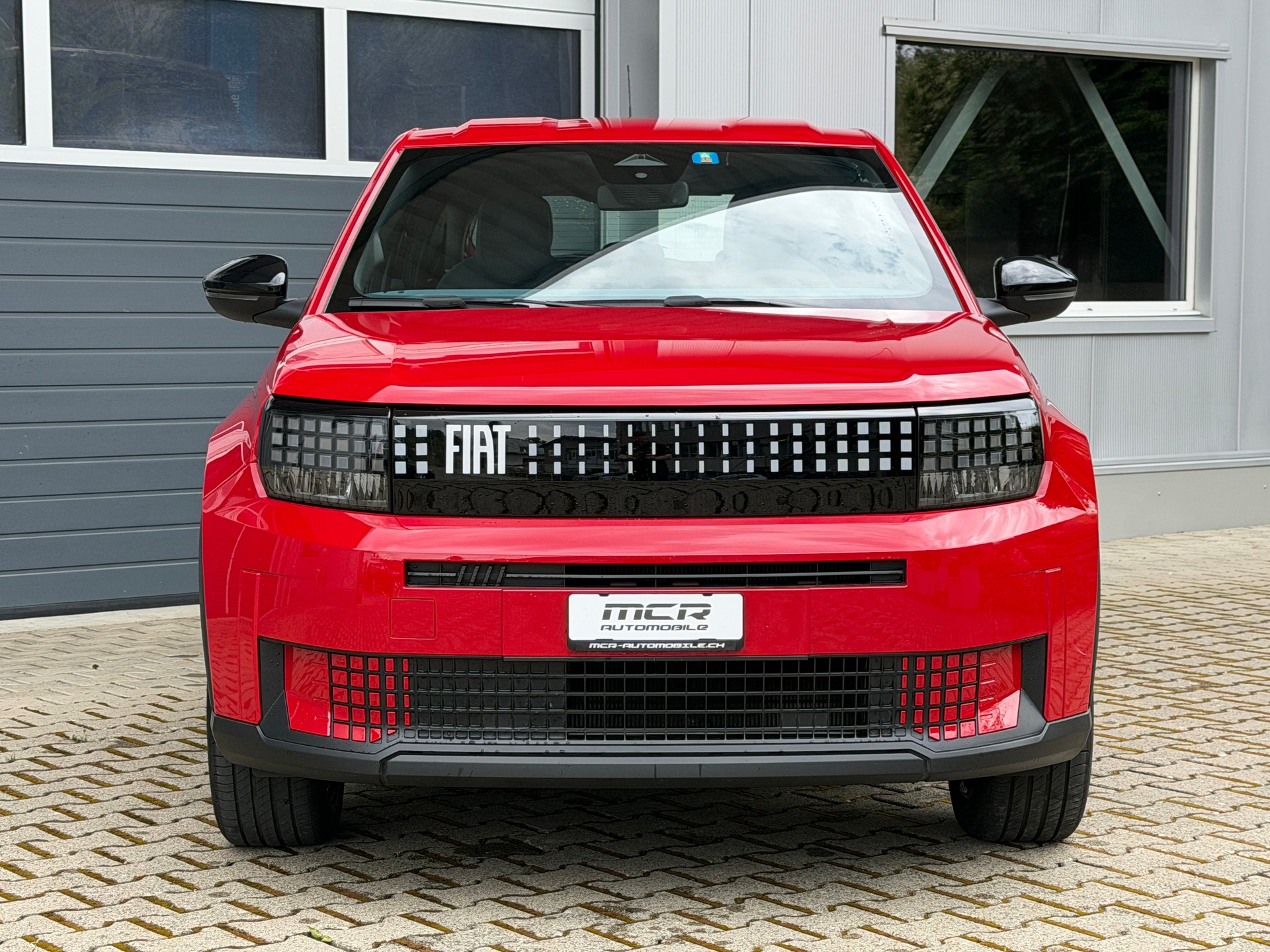 FIAT Grande Panda Red-showroom-element-3