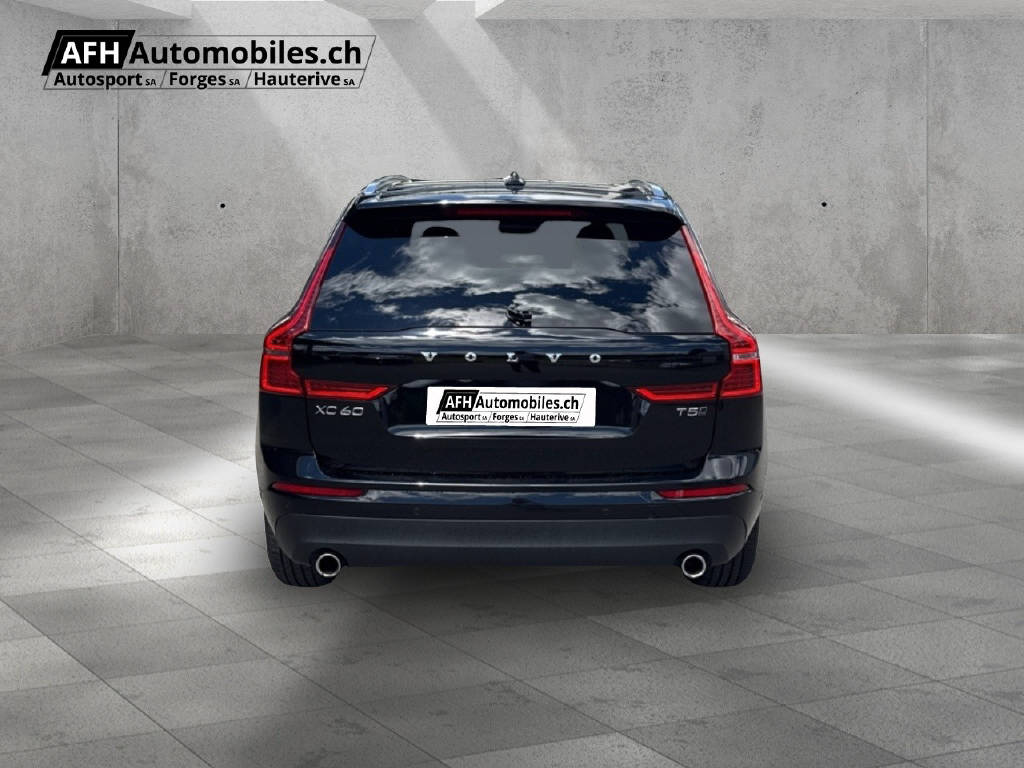 VOLVO XC60 2.0 T5 Momentum AWD-showroom-element-3
