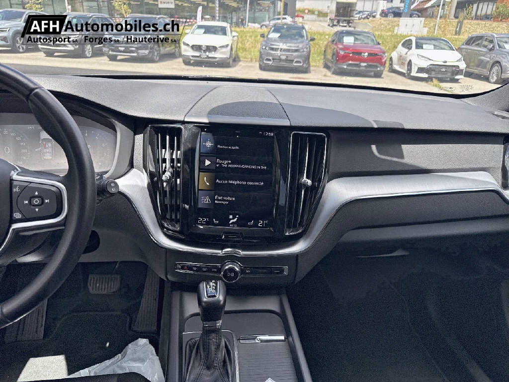 VOLVO XC60 2.0 T5 Momentum AWD-image-12