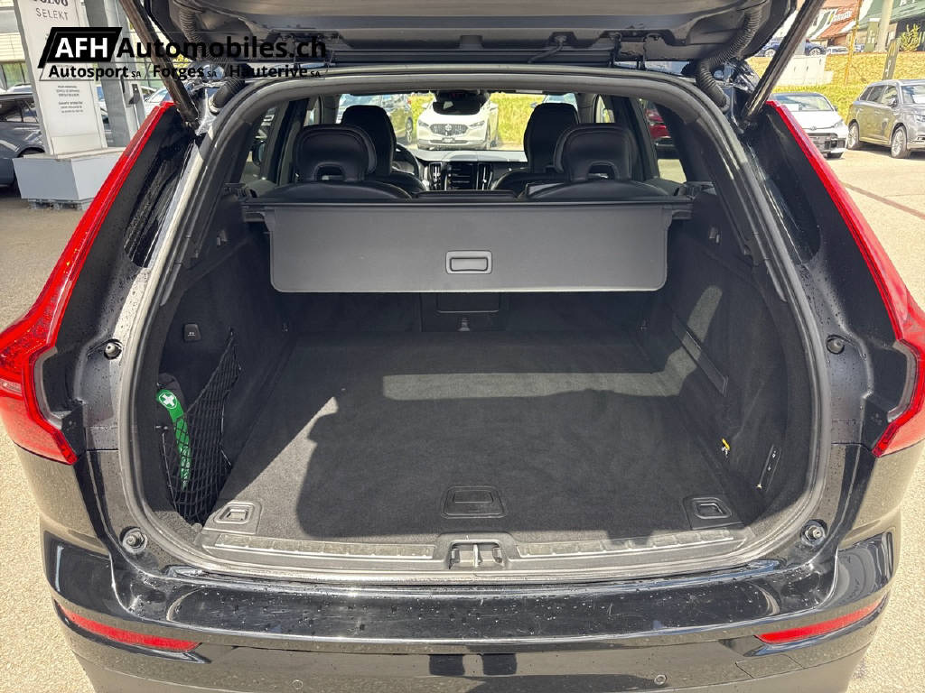 VOLVO XC60 2.0 T5 Momentum AWD-image-9