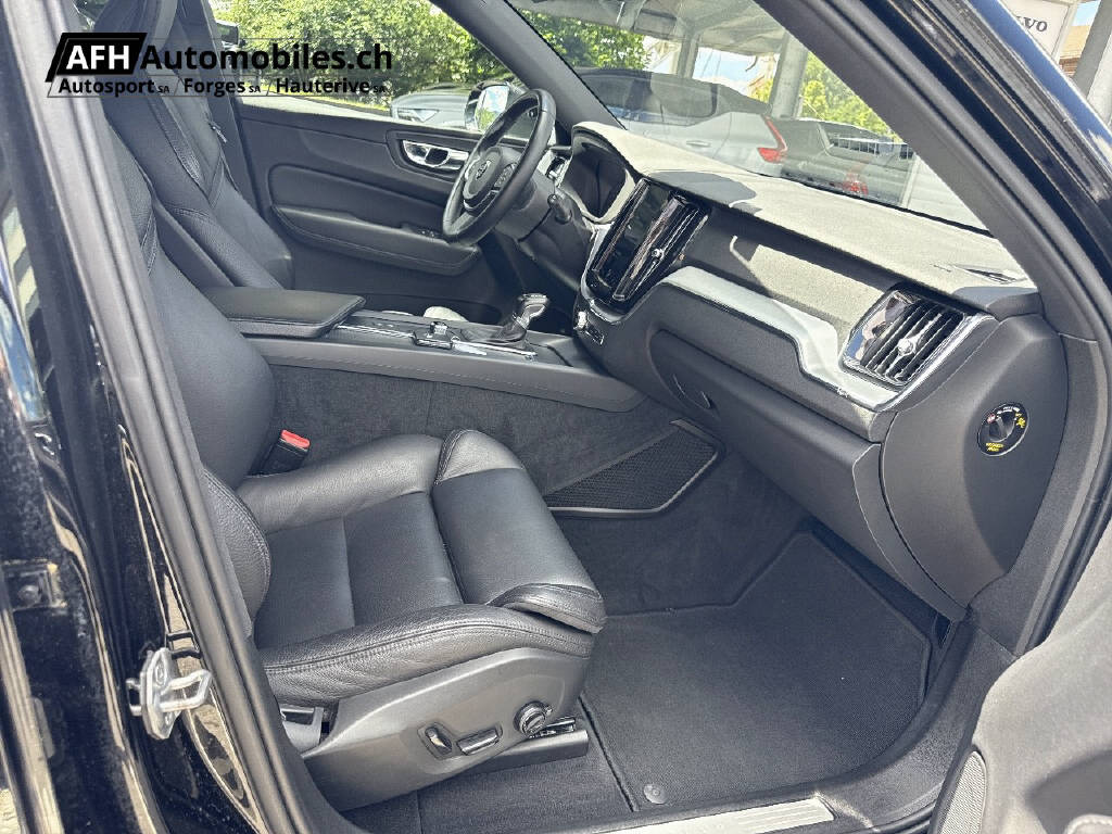 VOLVO XC60 2.0 T5 Momentum AWD-image-8