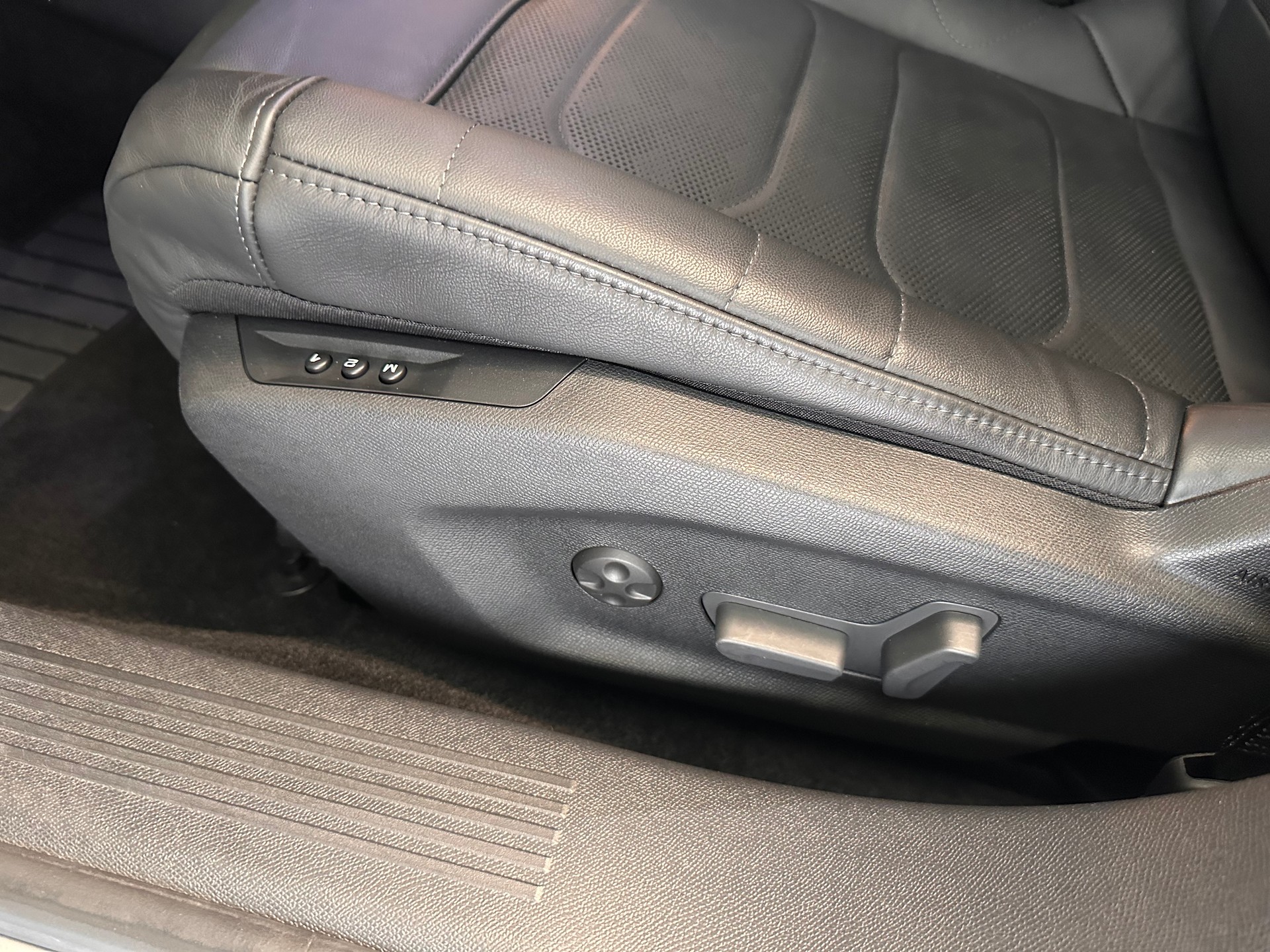 CITROEN C5 X 1.6 Plug-in Hybrid Shine Pack-image-12