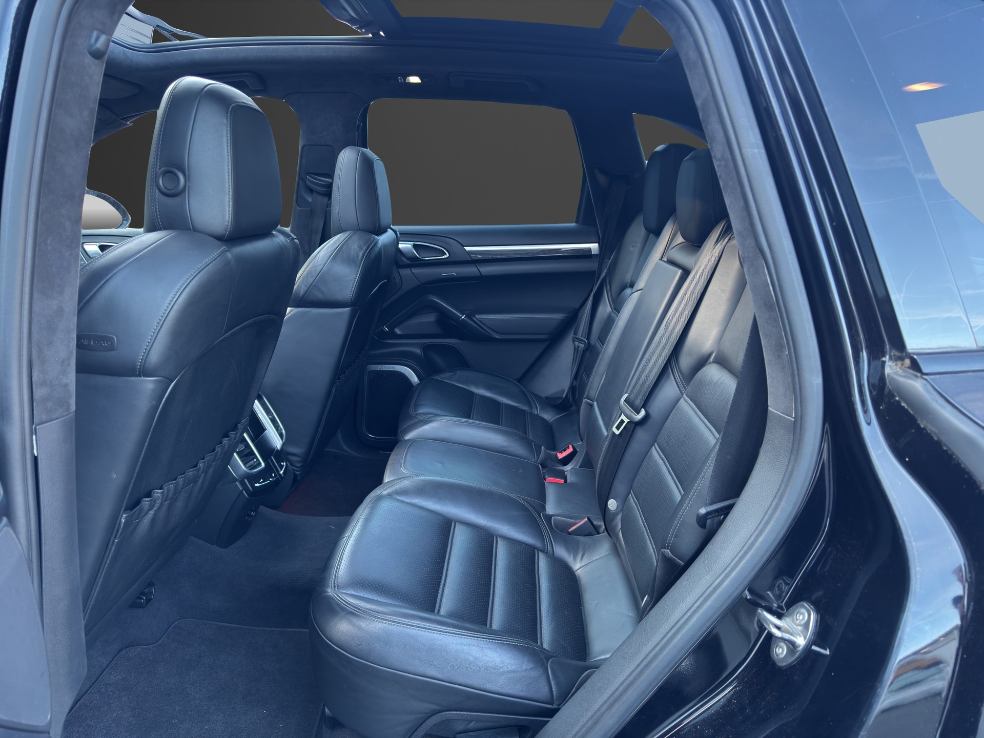 PORSCHE Cayenne Turbo-image-15